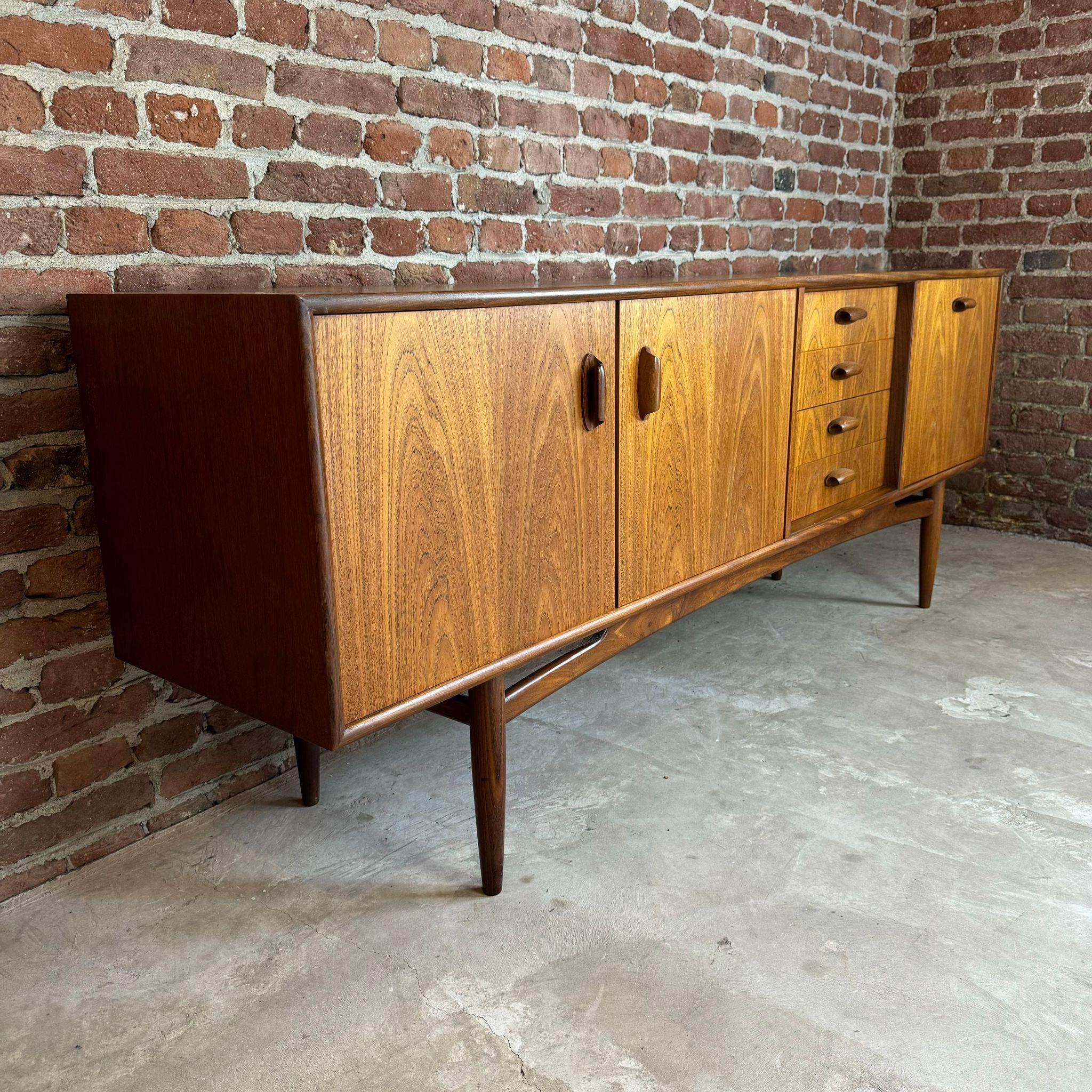 Aparador GPlan Brasilia, Reino Unido 1960 en venta 1