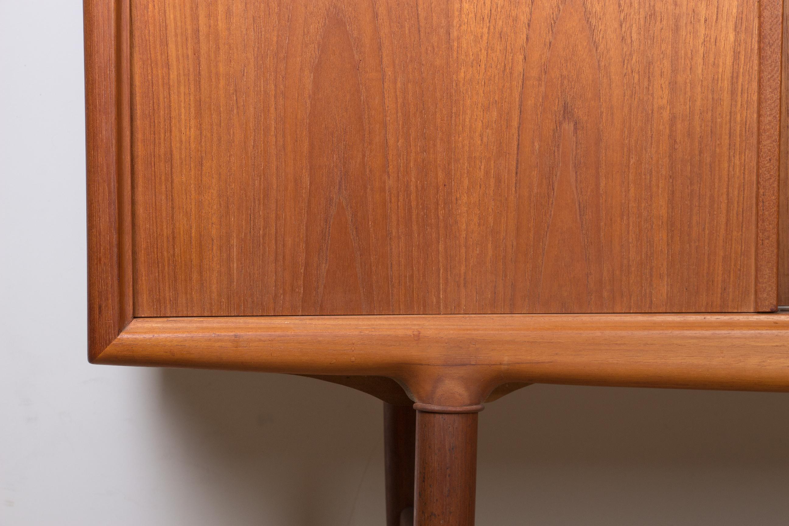 Sideboard, Highboard, Dänisch in Teak, von Gunni Omann für Omann Juns Møbelfabrik  (Skandinavische Moderne)