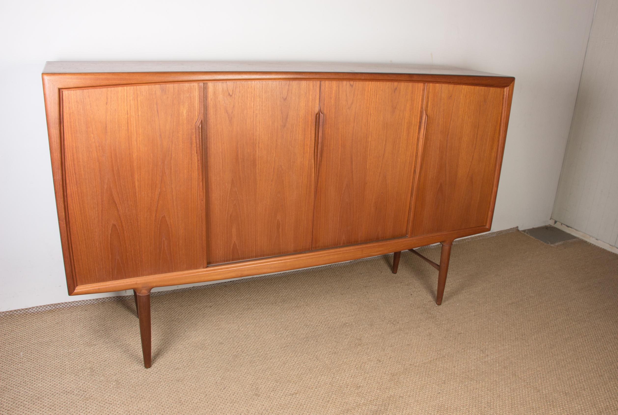 Sideboard, Highboard, Danish in Teak, by Gunni Omann for Omann Juns Møbelfabrik In Excellent Condition In JOINVILLE-LE-PONT, FR