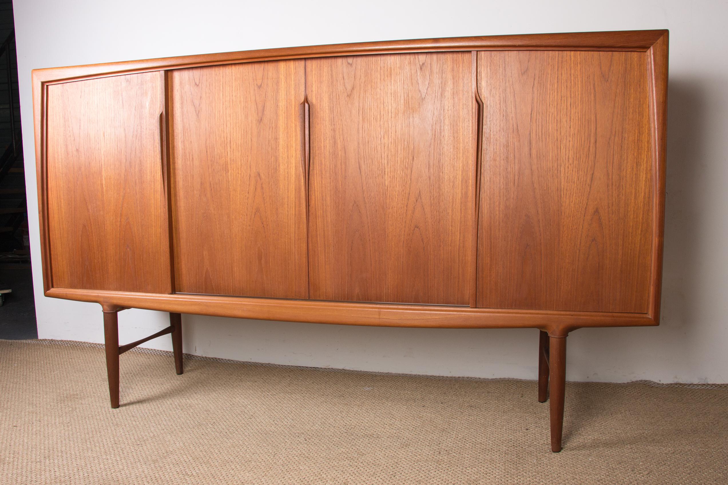 Sideboard, Highboard, Dänisch in Teak, von Gunni Omann für Omann Juns Møbelfabrik  (Mitte des 20. Jahrhunderts)