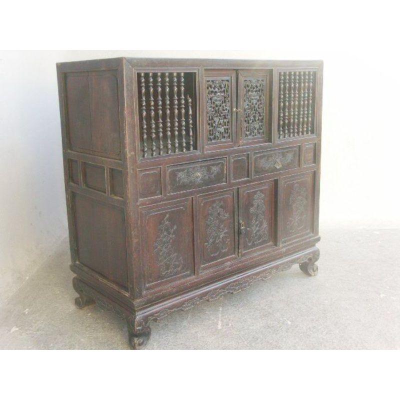 Sideboard in carved Chinese rosewood, dimension 102 x 99 depth 46 cm.

Additional information: 
Material: Rosewood
Style: Asian.
 