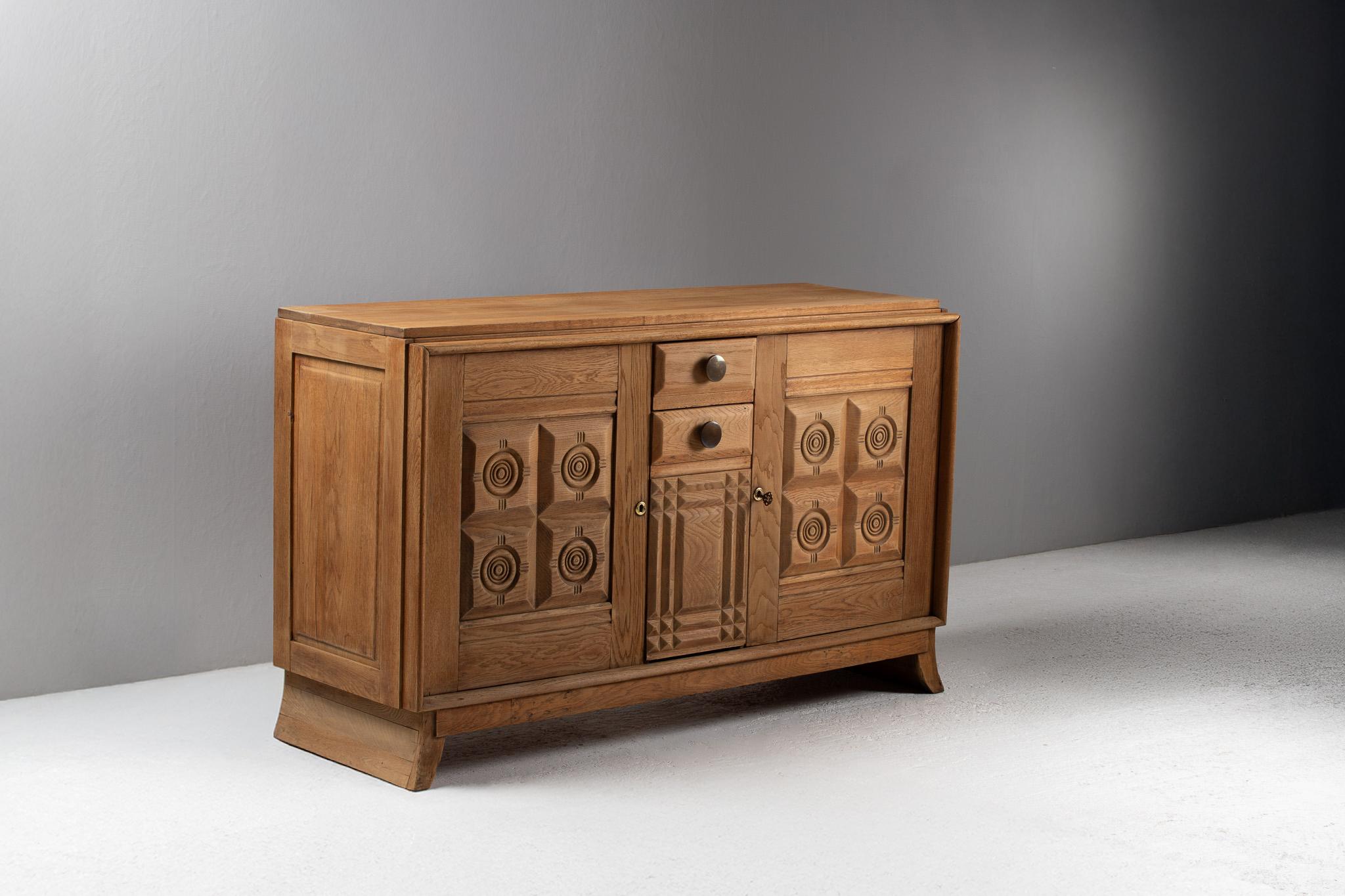 Credenza in Oak intagliato, Francia, anni '60 in vendita 3