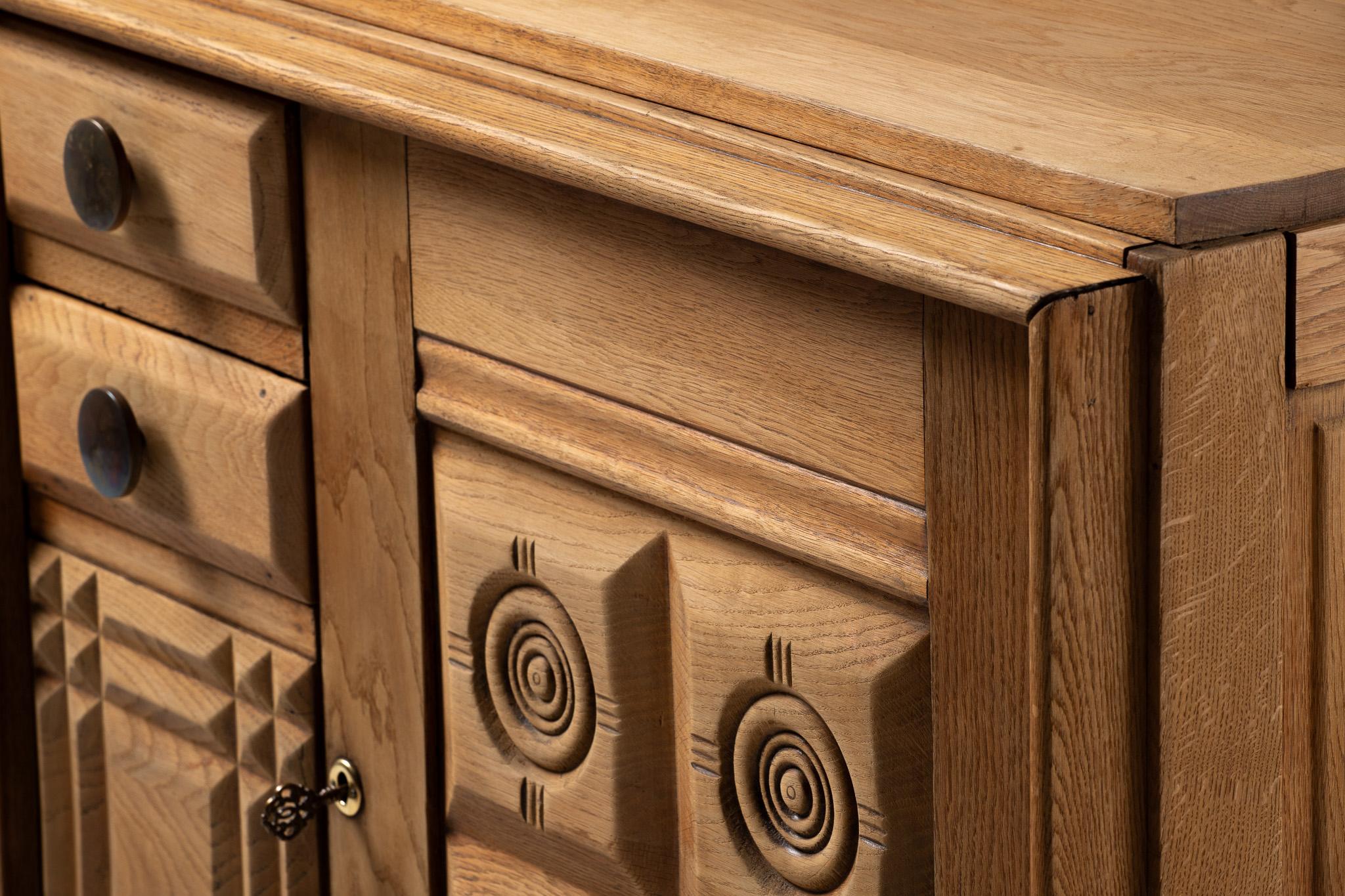 Mid-Century moderno Credenza in Oak intagliato, Francia, anni '60 in vendita
