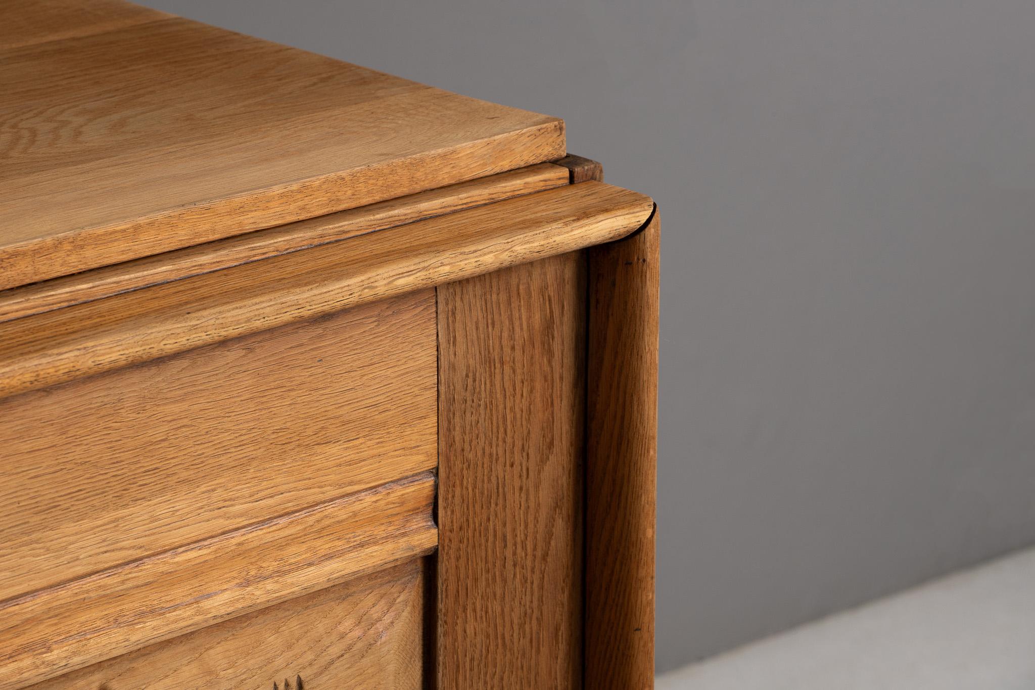 Francese Credenza in Oak intagliato, Francia, anni '60 in vendita