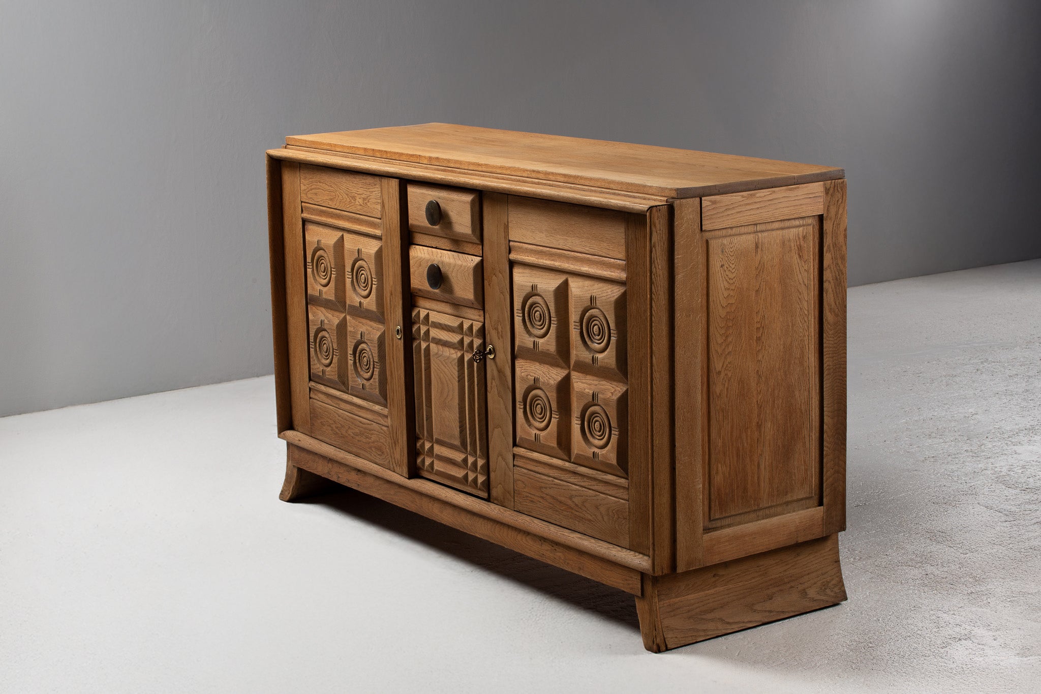 Credenza in Oak intagliato, Francia, anni '60