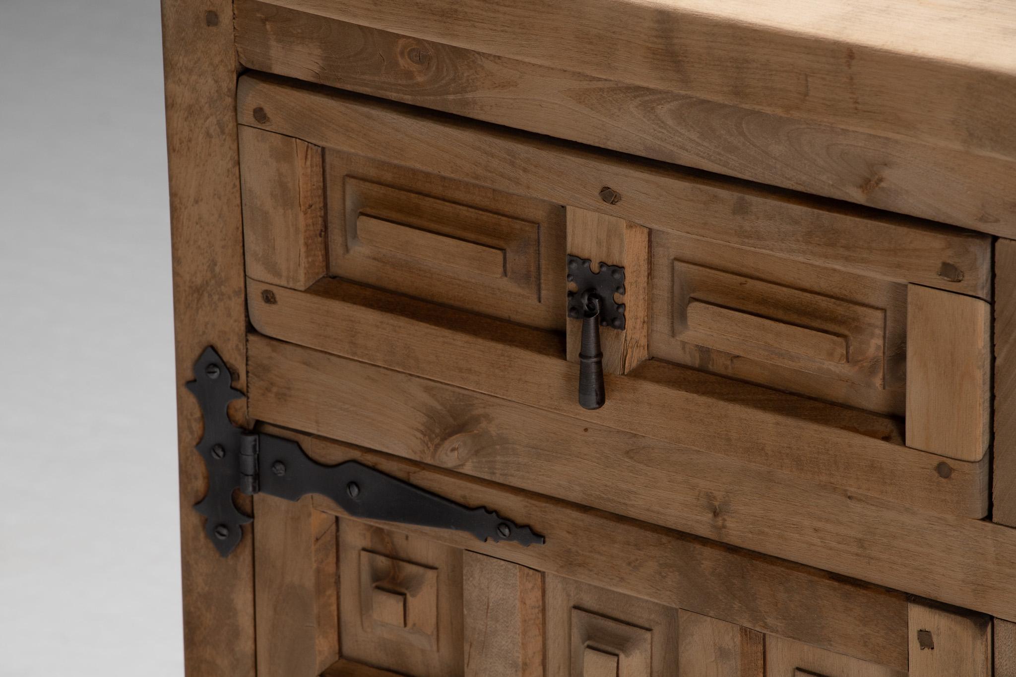 Sideboard in Carved Oak, Spain, 1940s For Sale 4