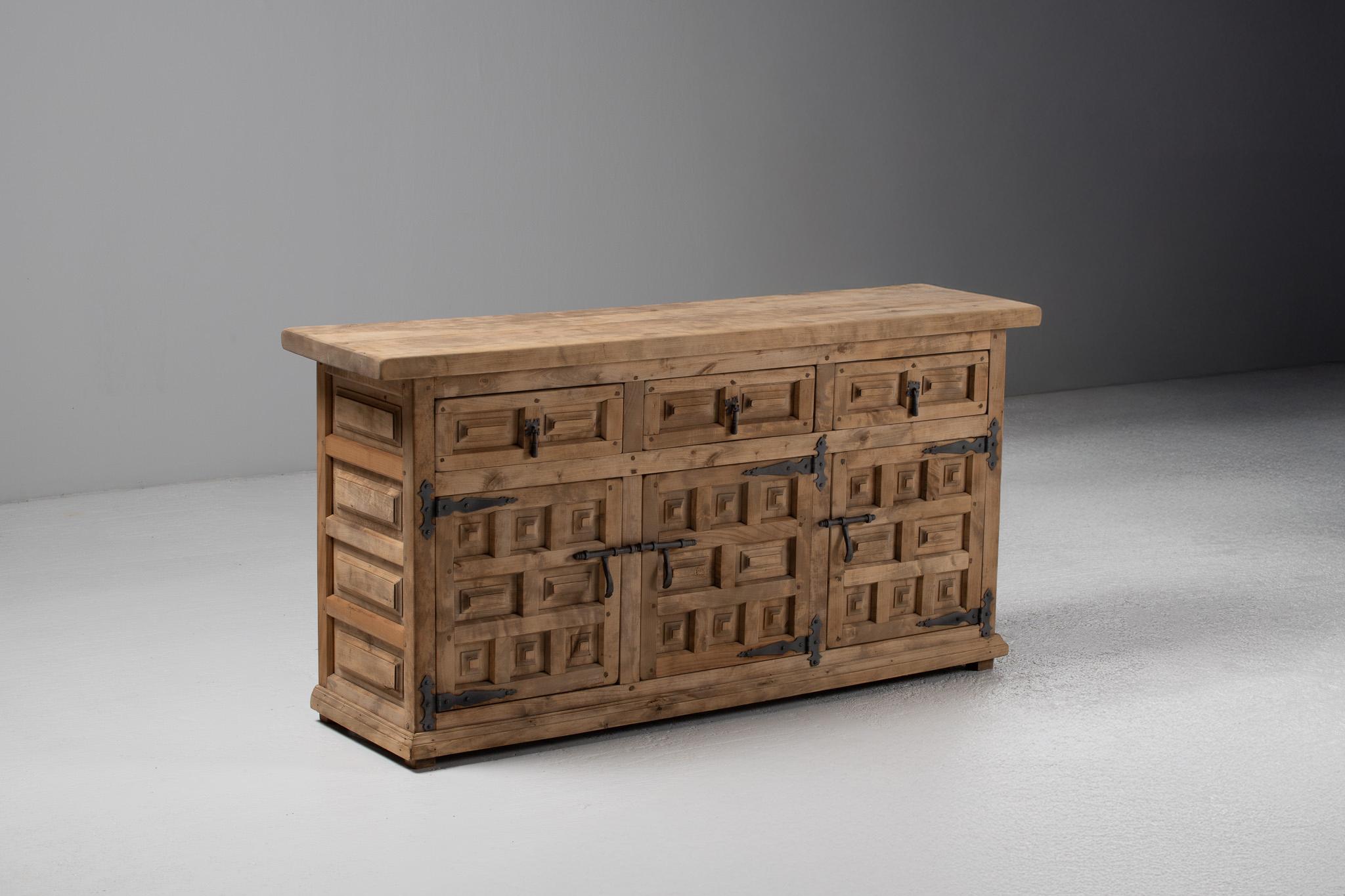 Sideboard in Carved Oak, Spain, 1940s For Sale 5