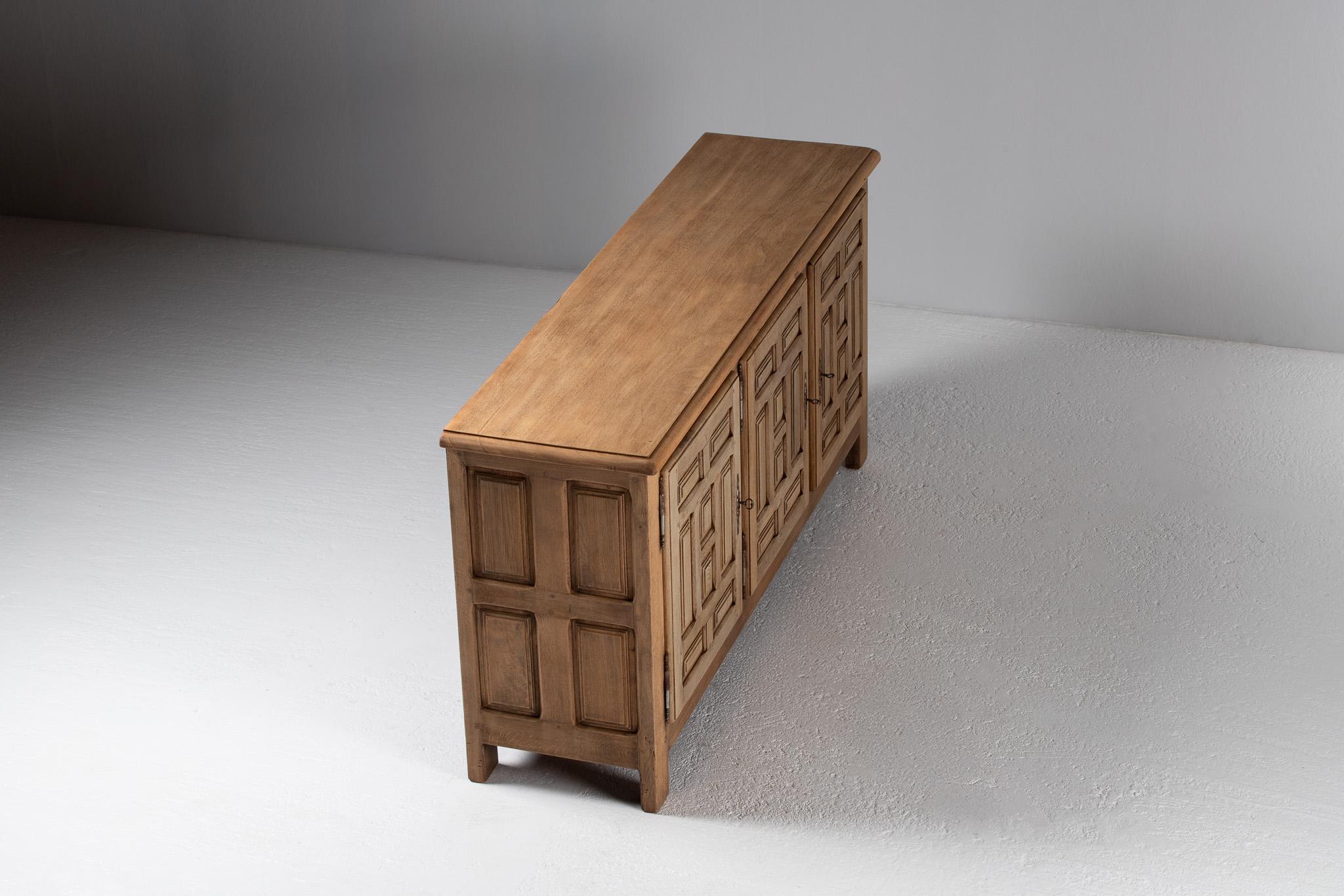Sideboard in Carved Oak, Spain, 1940s im Angebot 3