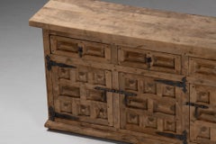 Sideboard aus geschnitzter Eiche, Spanien, 1940er Jahre