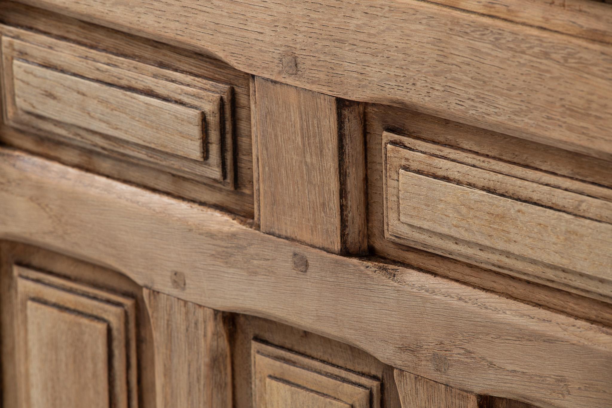 Sideboard in Carved Oak, Spain, 1940s (Spanisch Kolonial) im Angebot