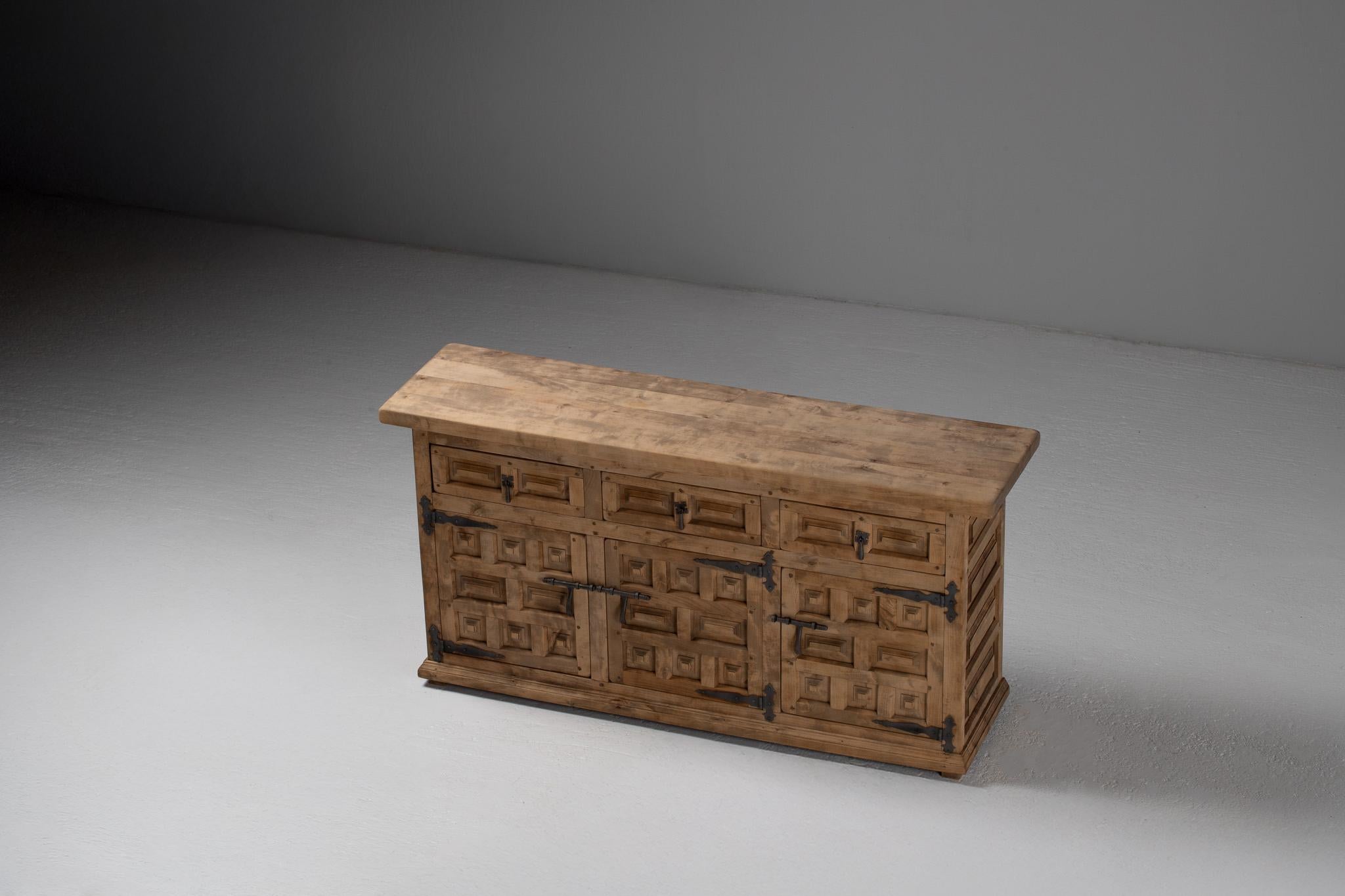 Sideboard in Carved Oak, Spain, 1940s For Sale 3