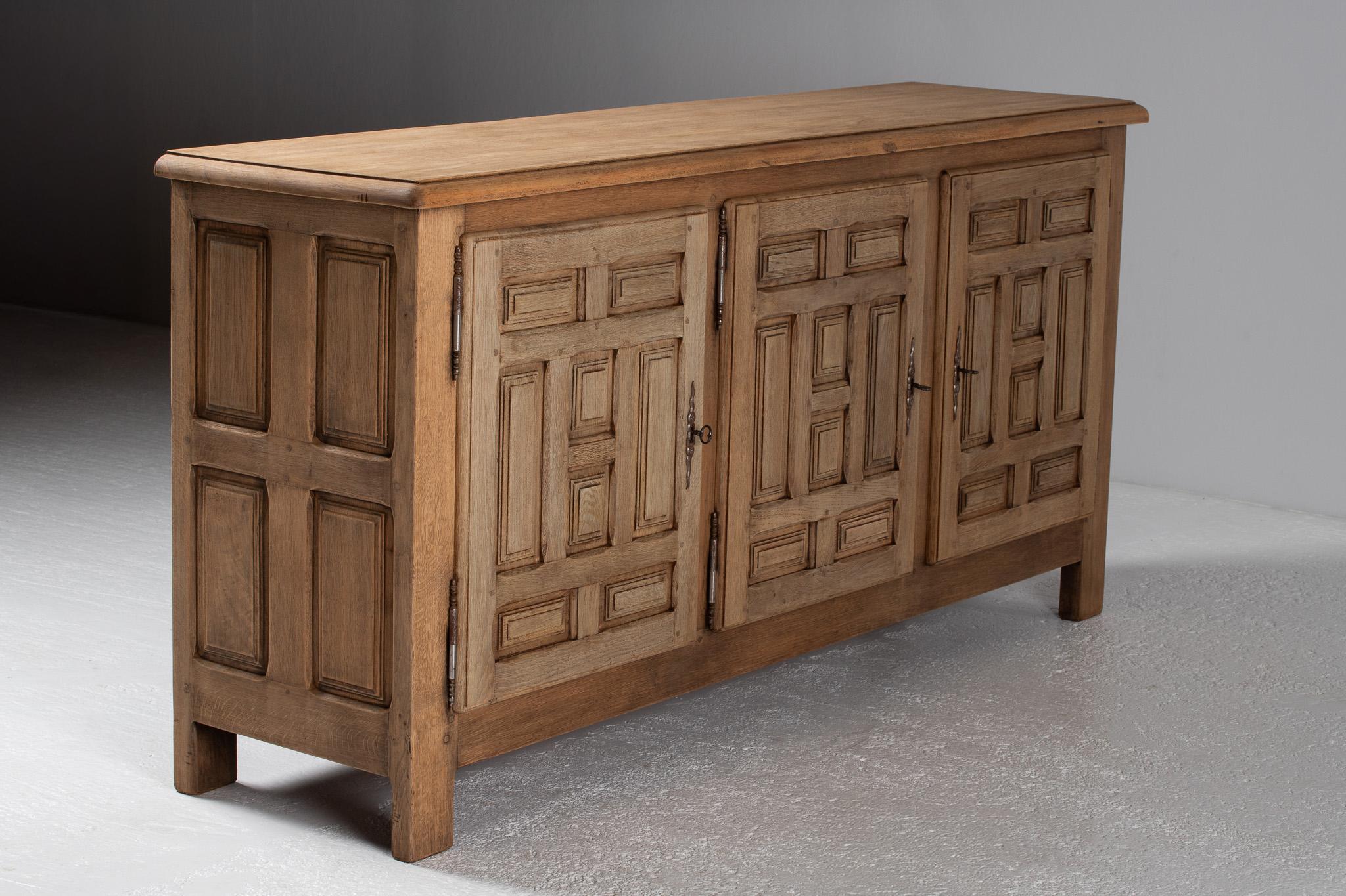 Sideboard in Carved Oak, Spain, 1940s im Angebot 1