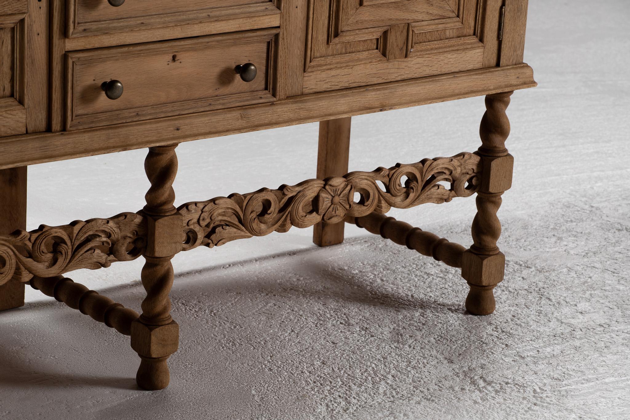 Sideboard in Carved Oak with Turned Legs, Spain, 1940s im Angebot 3