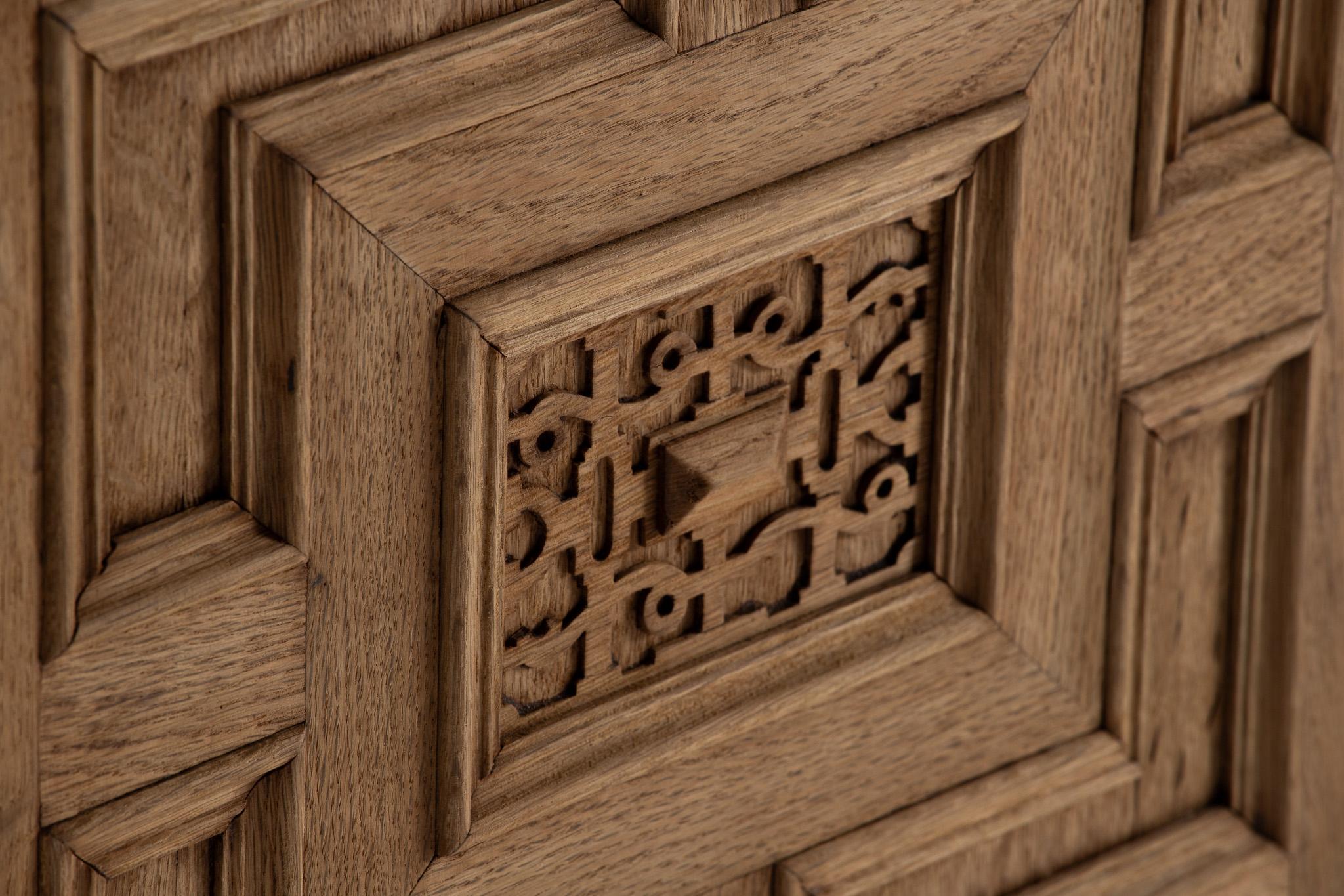 Sideboard in Carved Oak with Turned Legs, Spain, 1940s im Angebot 1