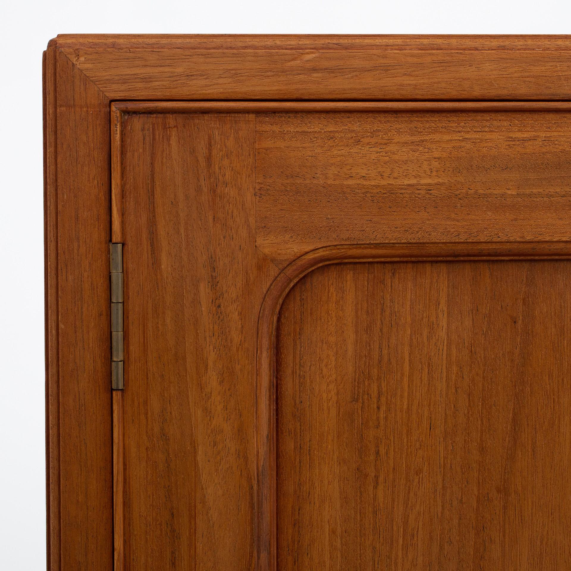 Sideboard in Cuban mahogany on an eight-legged frame with two doors, three drawers and three pullout plates. Grips and key holes of brass, 1940s. Maker Rud. Rasmussen.
