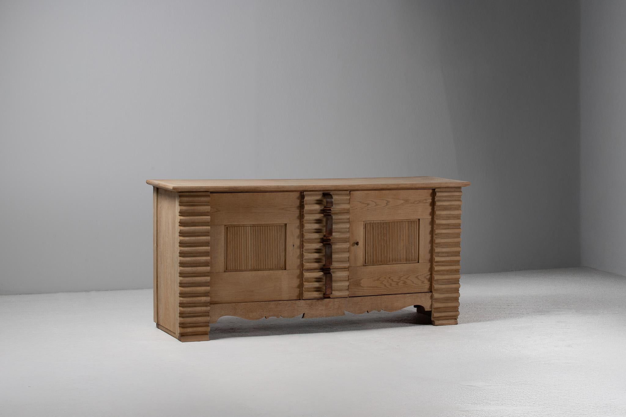 Sideboard in Fluted Oak and Iron, France, 1950s im Angebot 4
