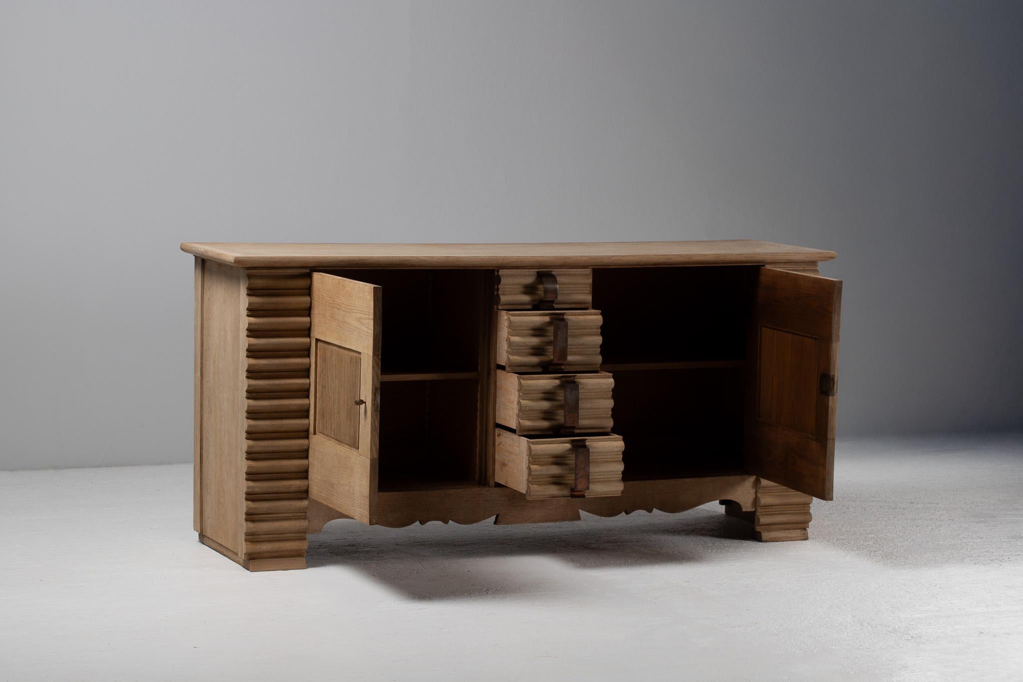 Sideboard in Fluted Oak and Iron, France, 1950s im Angebot 2