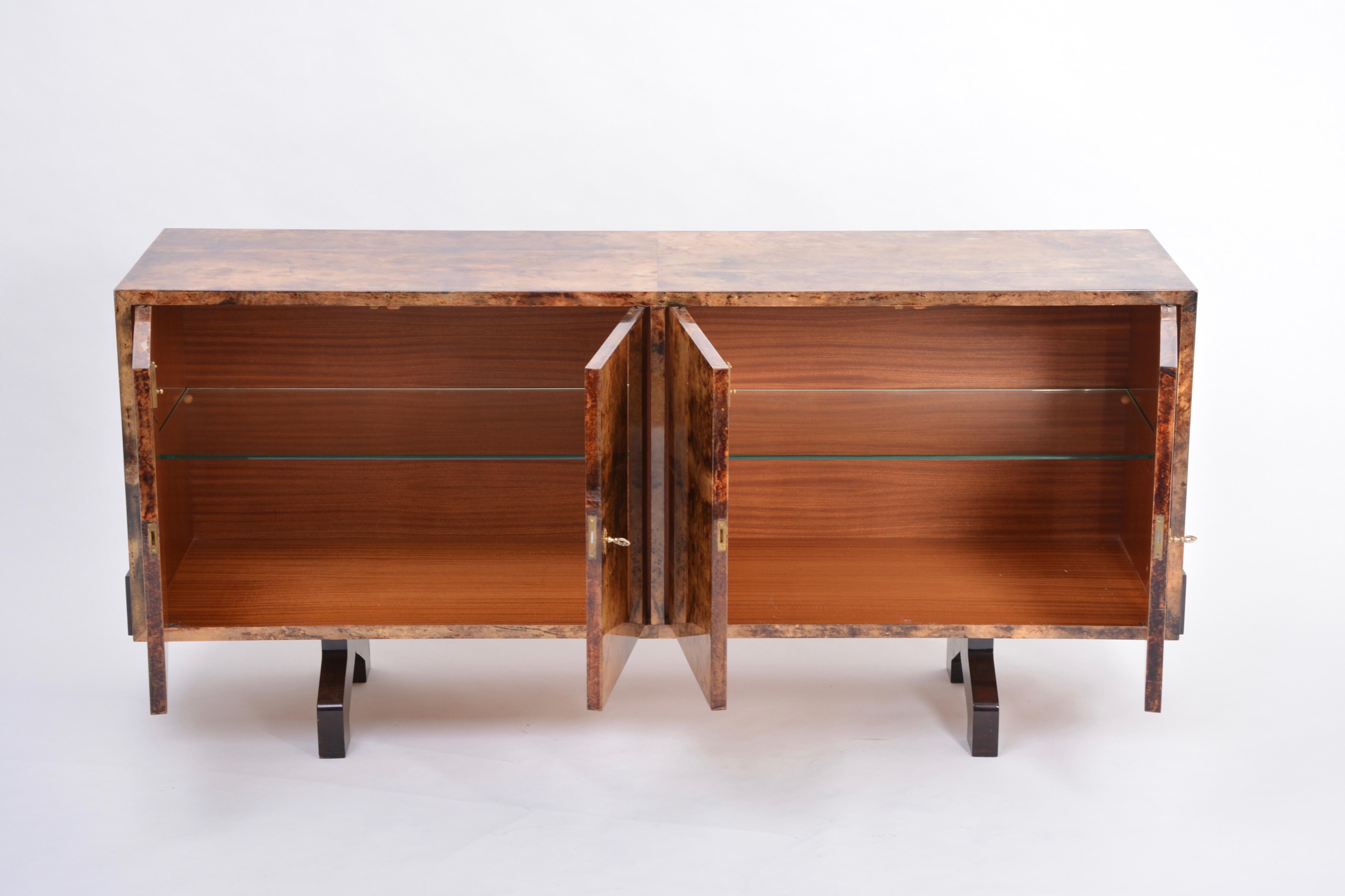 Mid-Century Sideboard in Brown Lacquered Goat Skin by Aldo Tura, Italy, 1970s
Sideboard with two hinged doors designed by Aldo Tura and produced in Italy in the 1970s.
Wood covered with goatskin in gorgeous tones of brown and yellow.
Each
