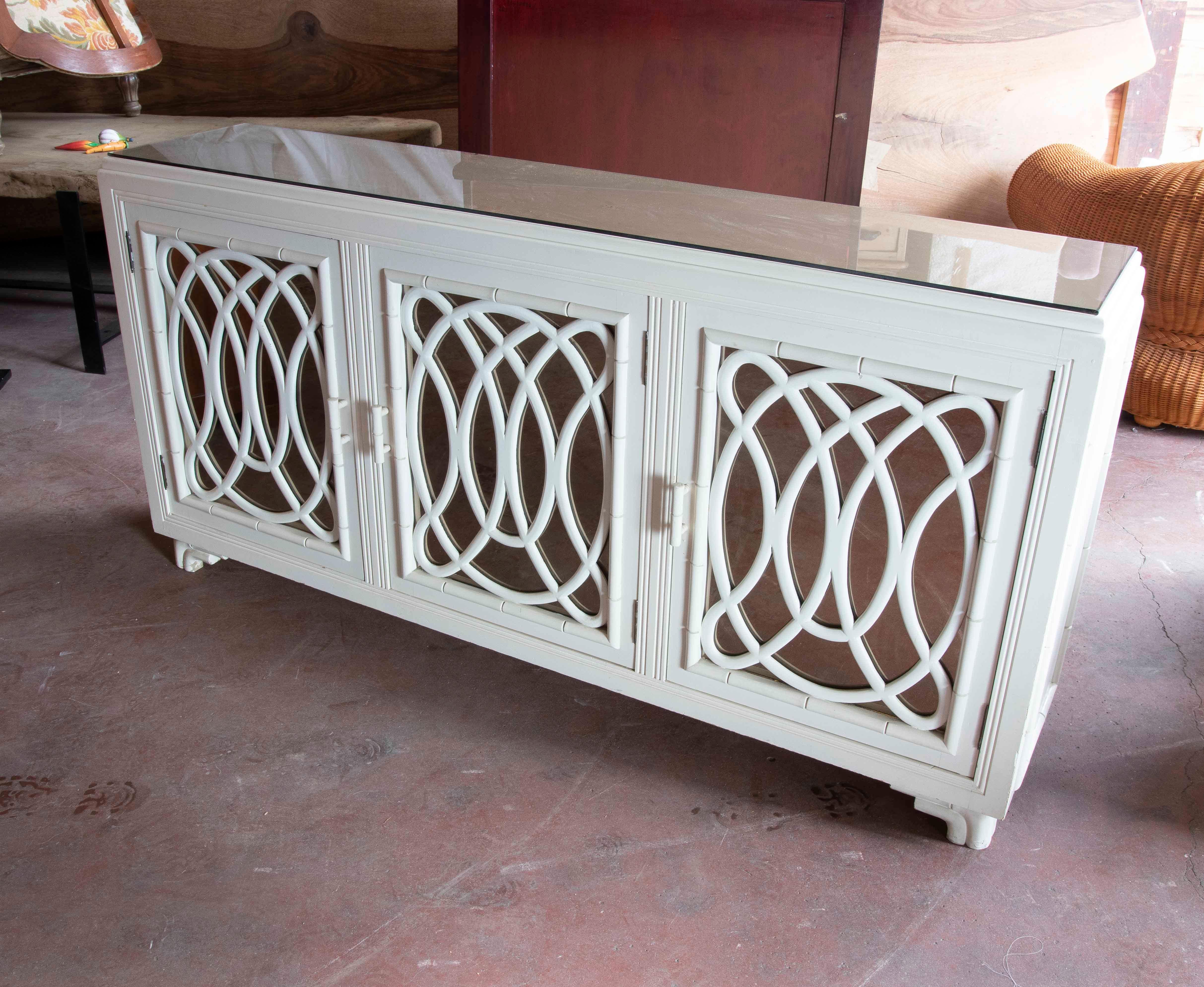 Sideboard in Lacquered Wood with Three Doors, Mirrors and Glass Top  In Good Condition For Sale In Marbella, ES