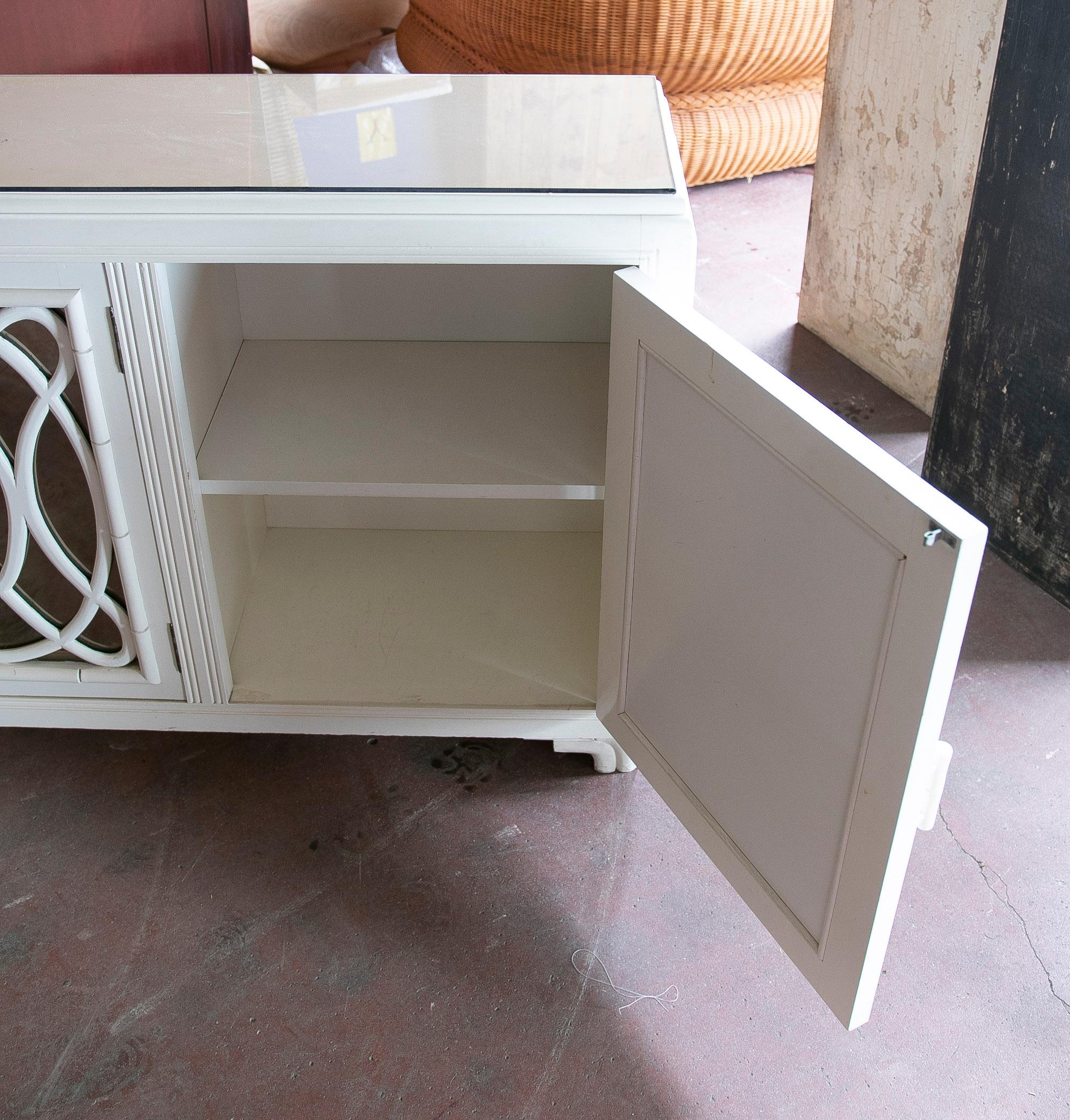 Sideboard in Lacquered Wood with Three Doors, Mirrors and Glass Top  For Sale 2