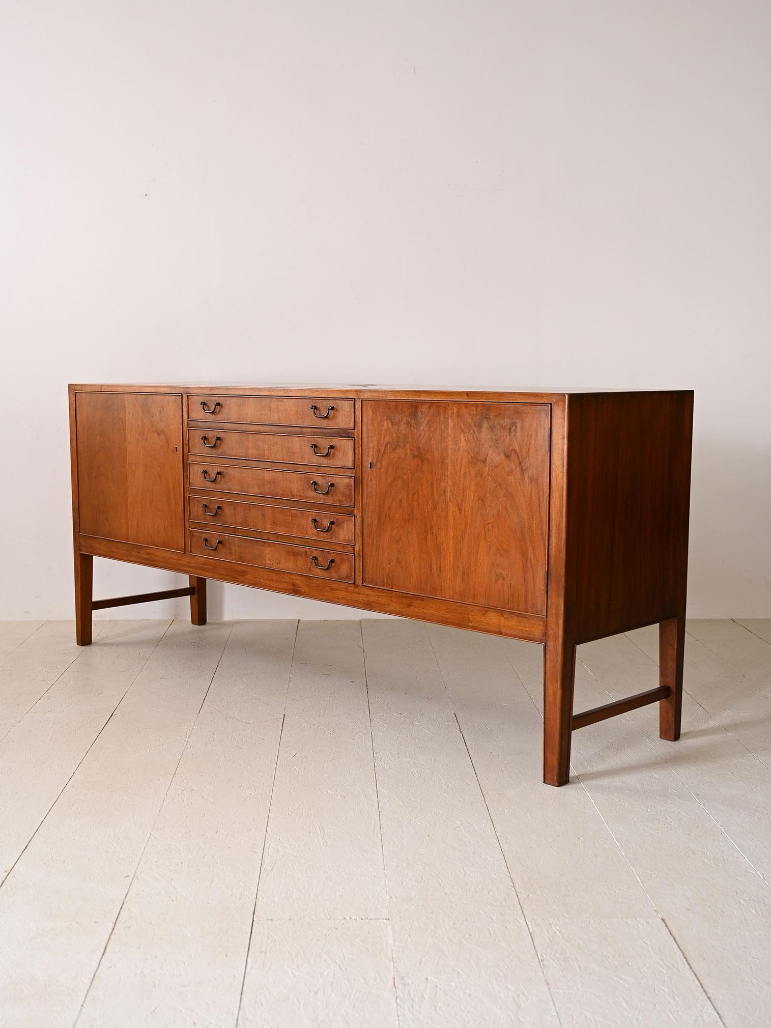 Walnut sideboard from the 1940s In Good Condition For Sale In Brescia, IT