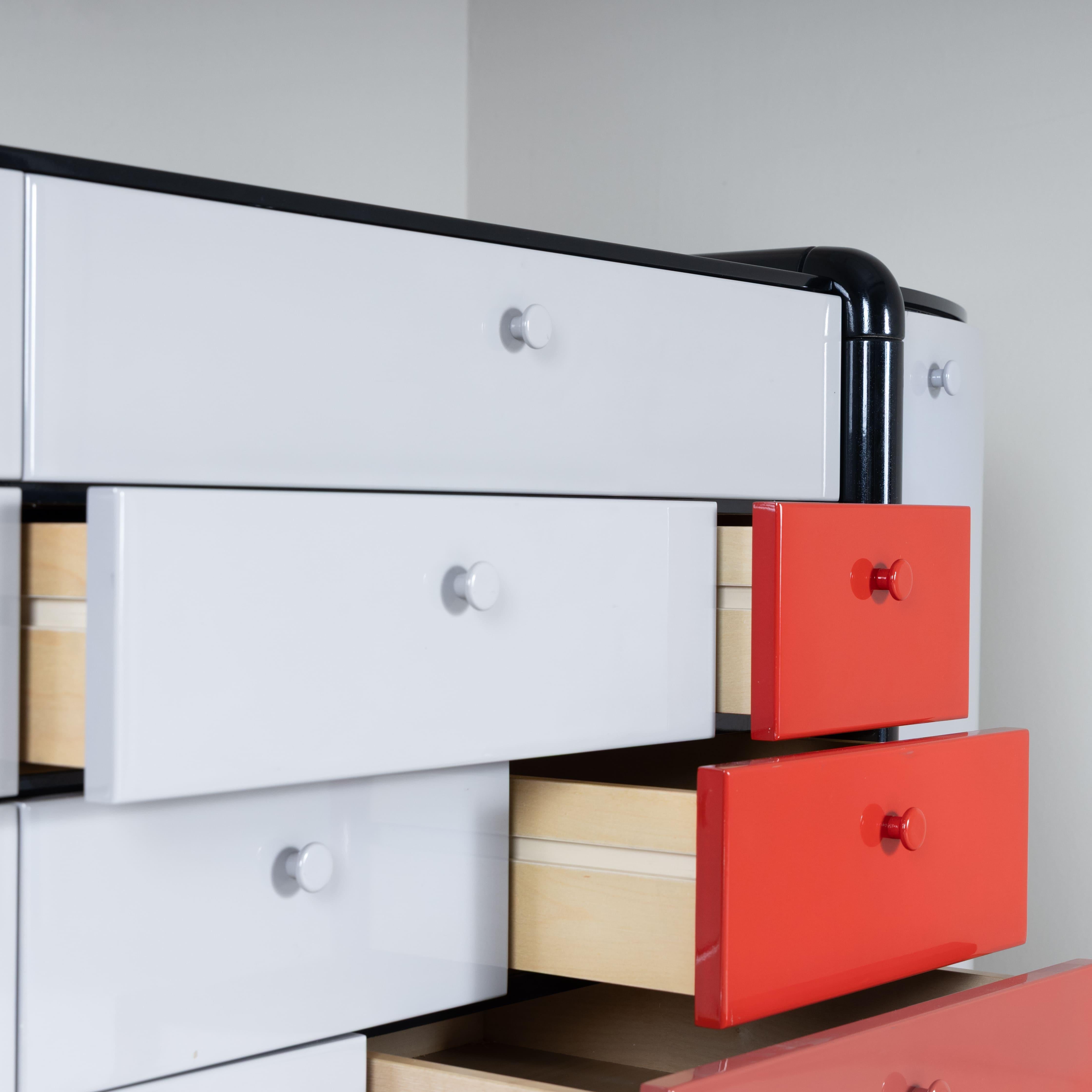 Sideboard in legno laccato, stile postmoderno, 1980 In condizioni buone in vendita a Milano, Lombardia
