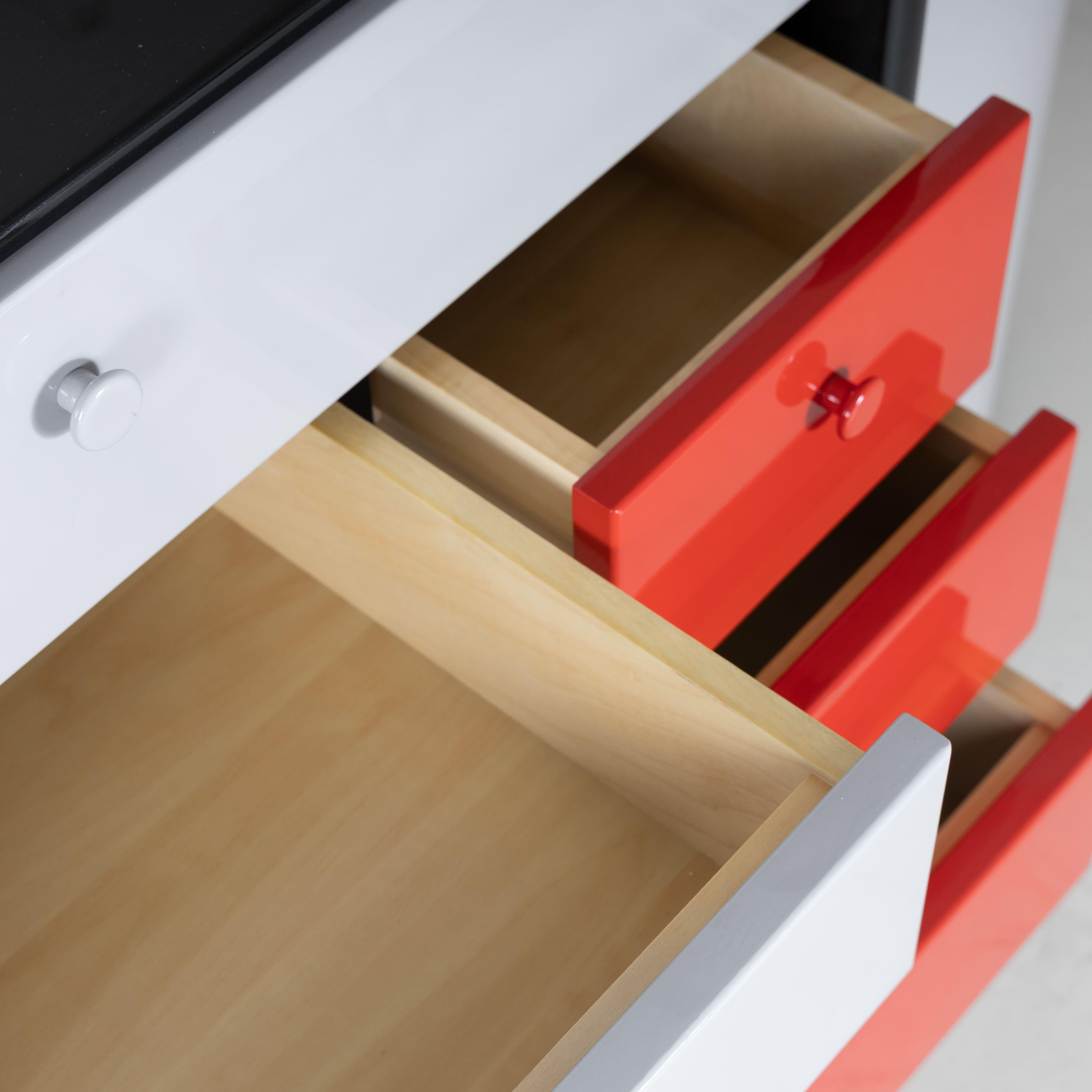 Late 20th Century Sideboard in legno laccato, stile postmoderno, 1980 in vendita
