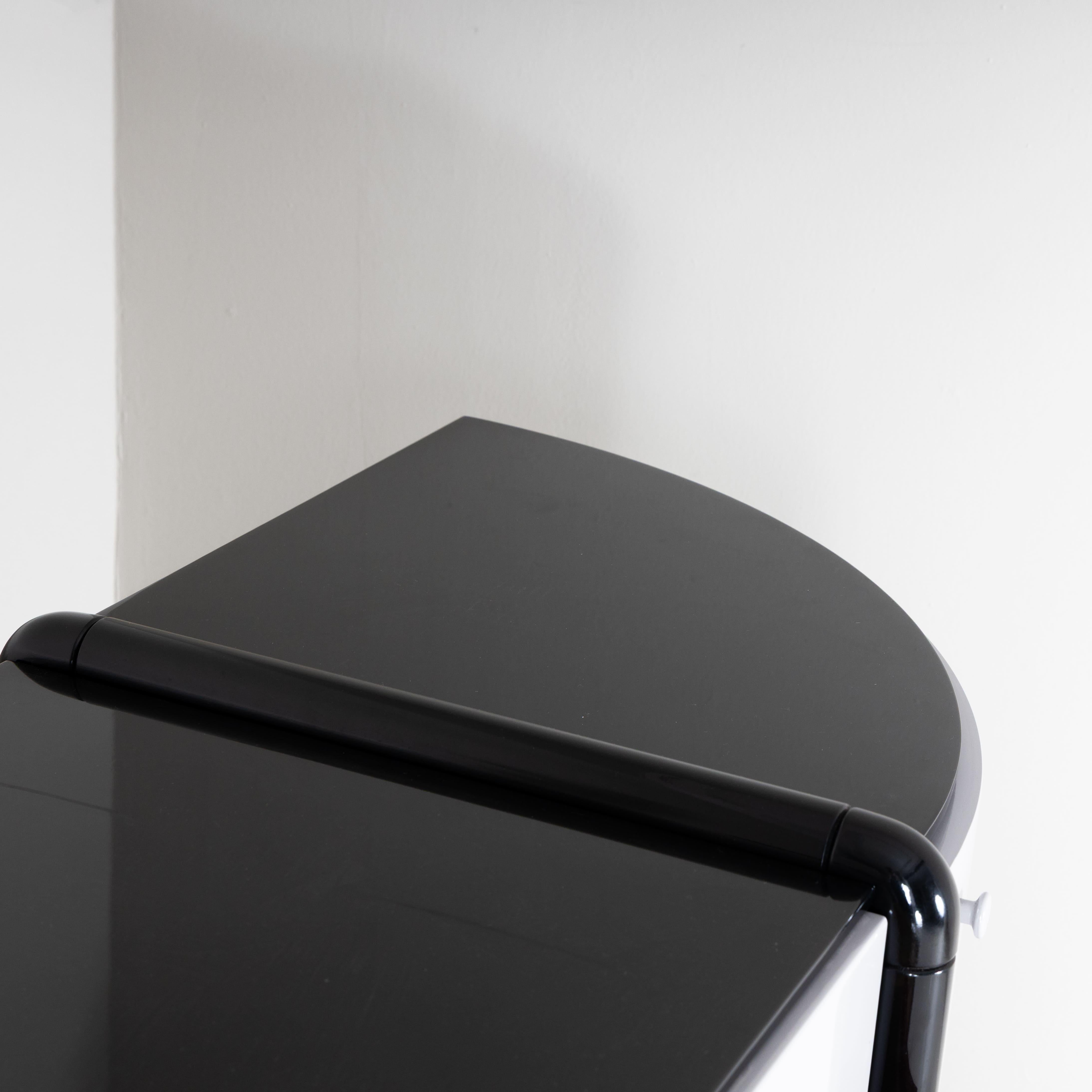 Legno Sideboard in legno laccato, stile postmoderno, 1980 in vendita