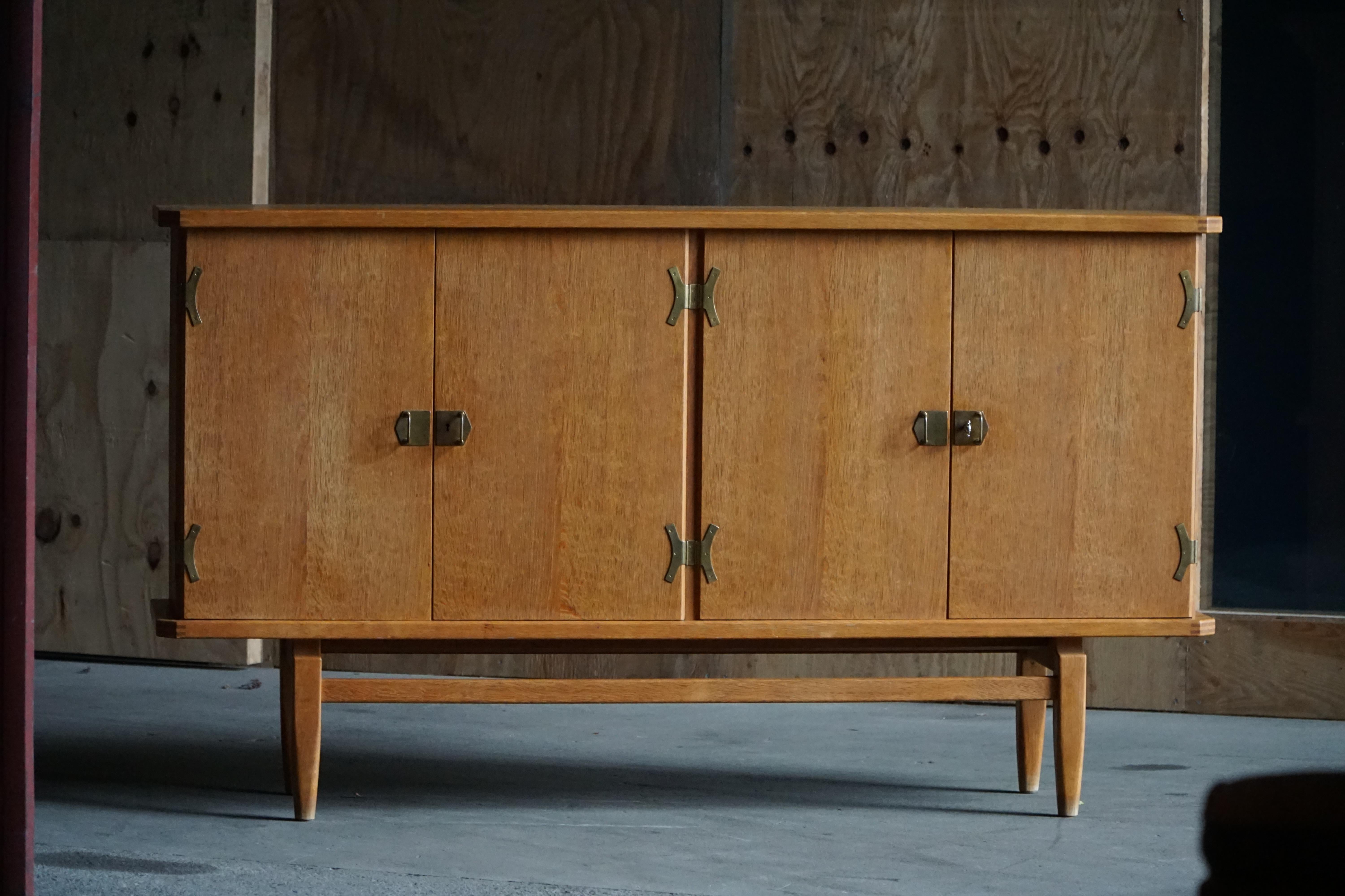 Sideboard in Oak & Brass by Henning Kjærnulf, Danish Mid Century Modern, 1960s en vente 5