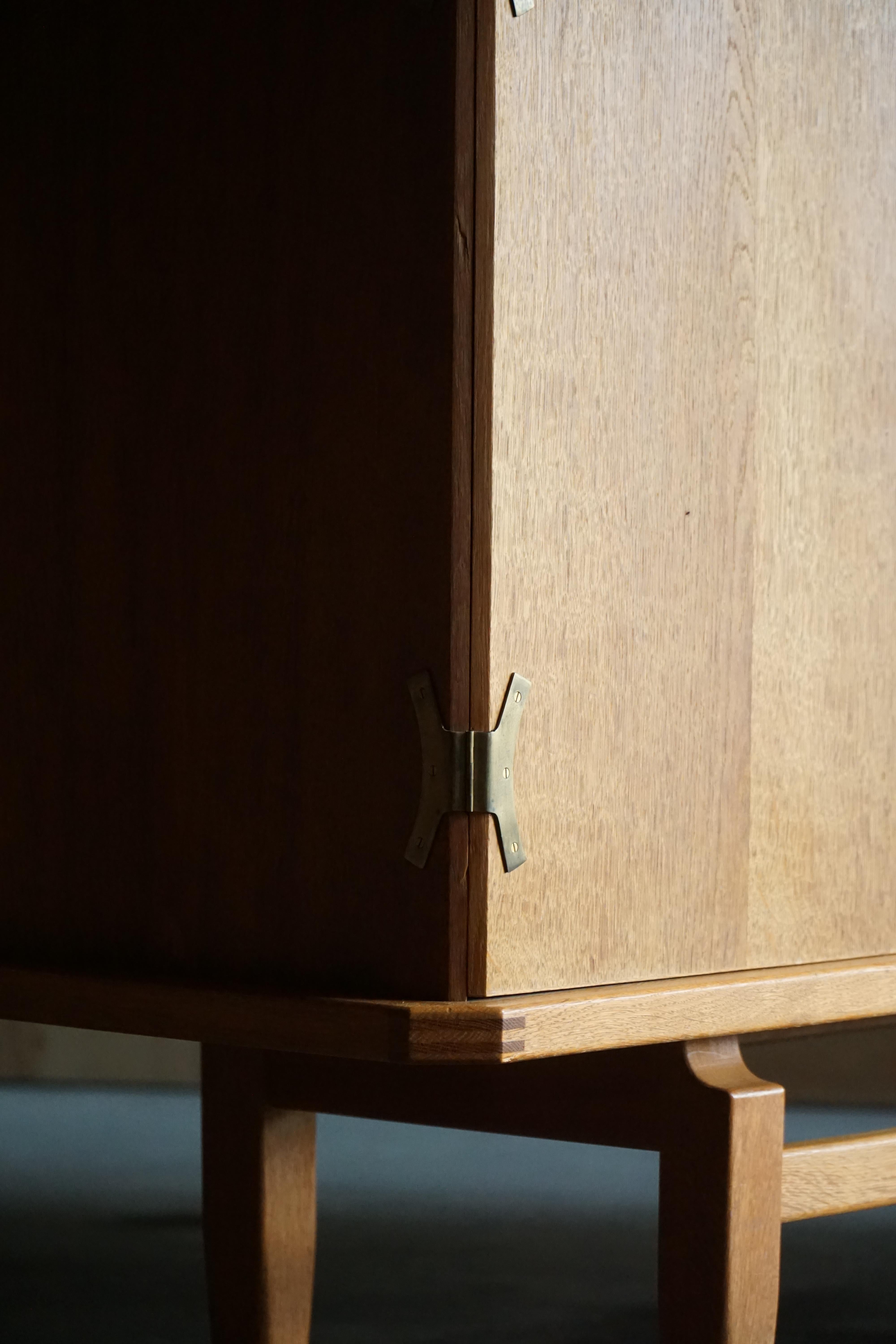 Sideboard in Oak & Brass by Henning Kjærnulf, Danish Mid Century Modern, 1960s en vente 7