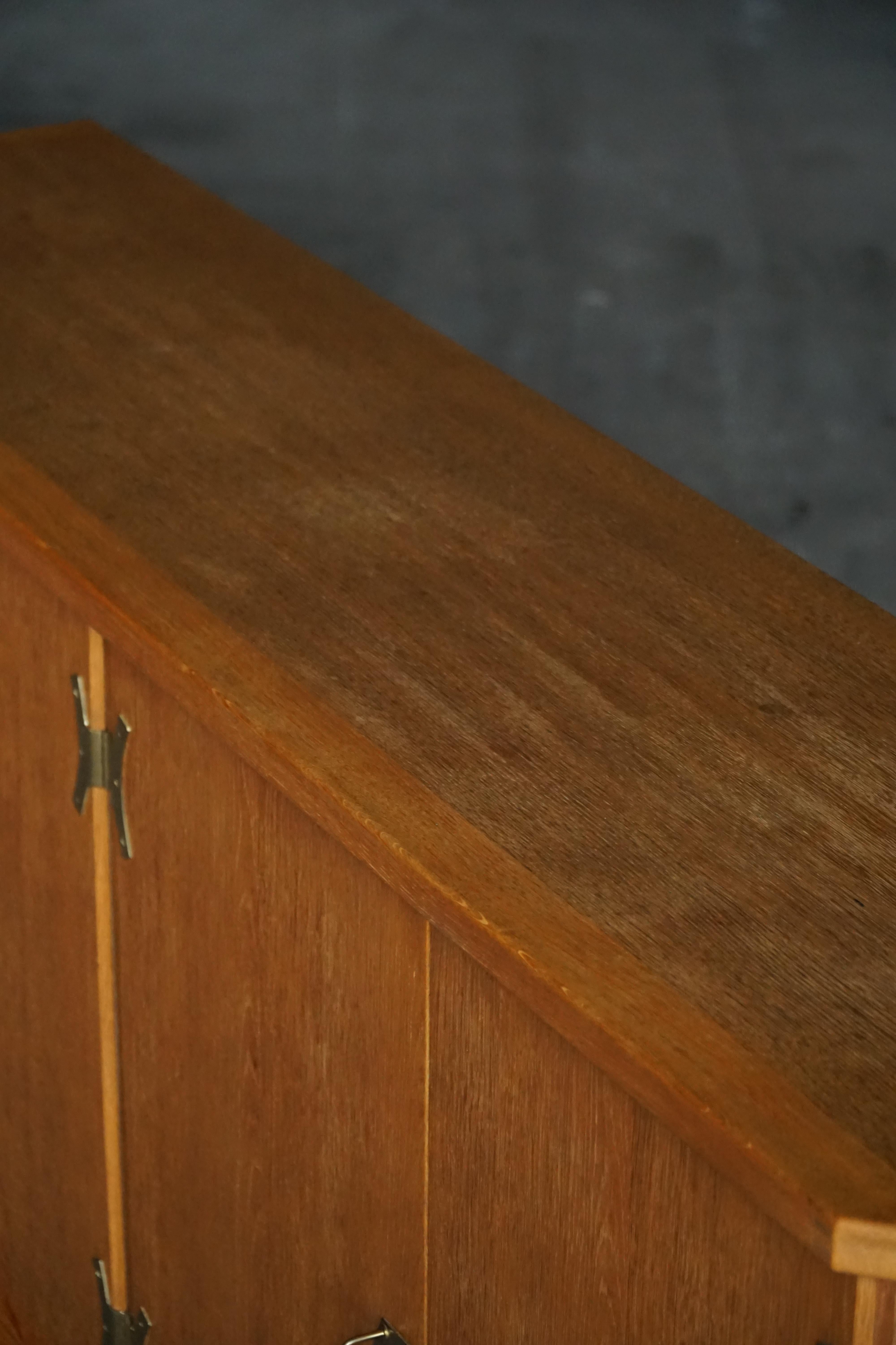 Sideboard in Oak & Brass by Henning Kjærnulf, Danish Mid Century Modern, 1960s en vente 8