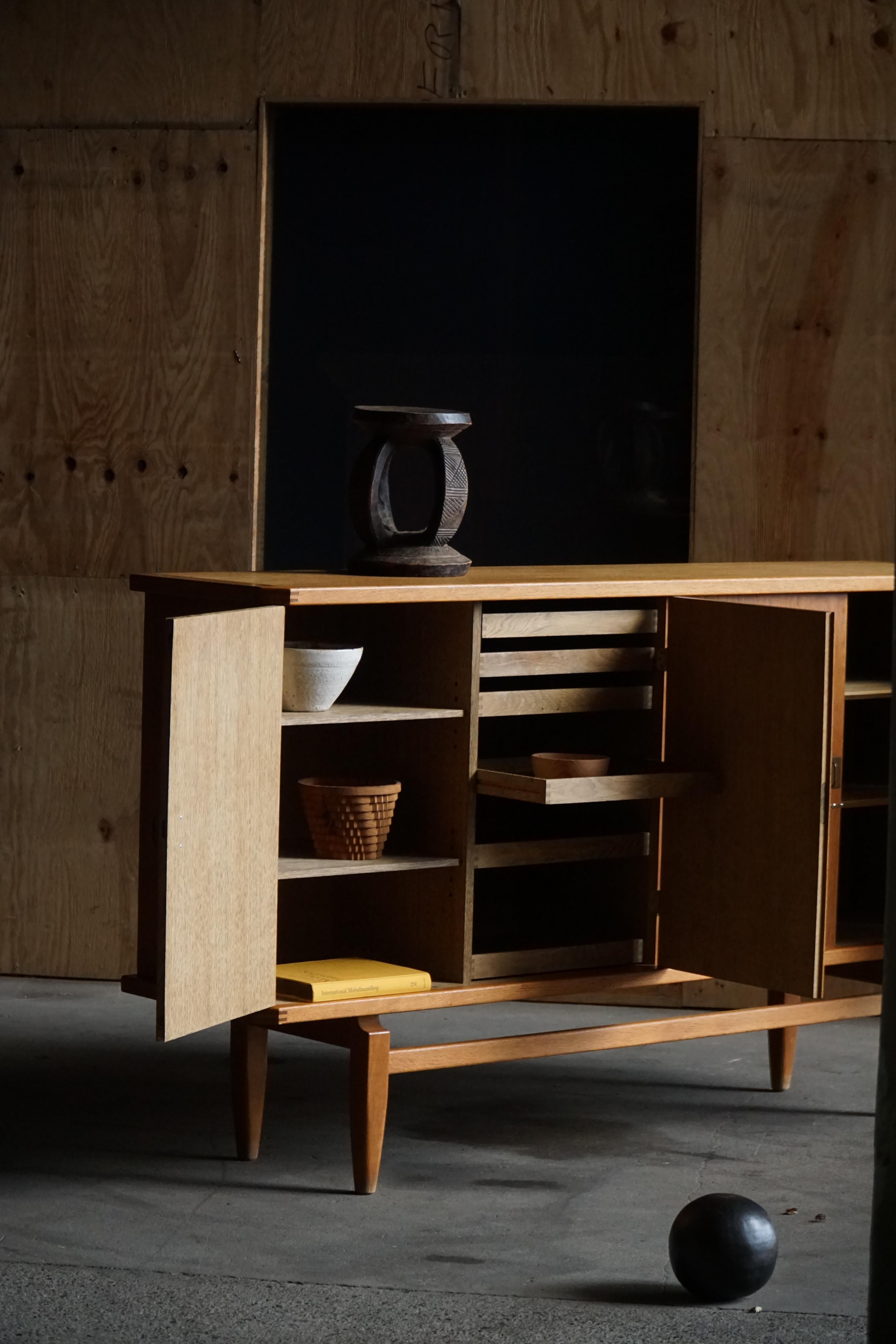 Sideboard in Oak & Brass by Henning Kjærnulf, Danish Mid Century Modern, 1960s en vente 9