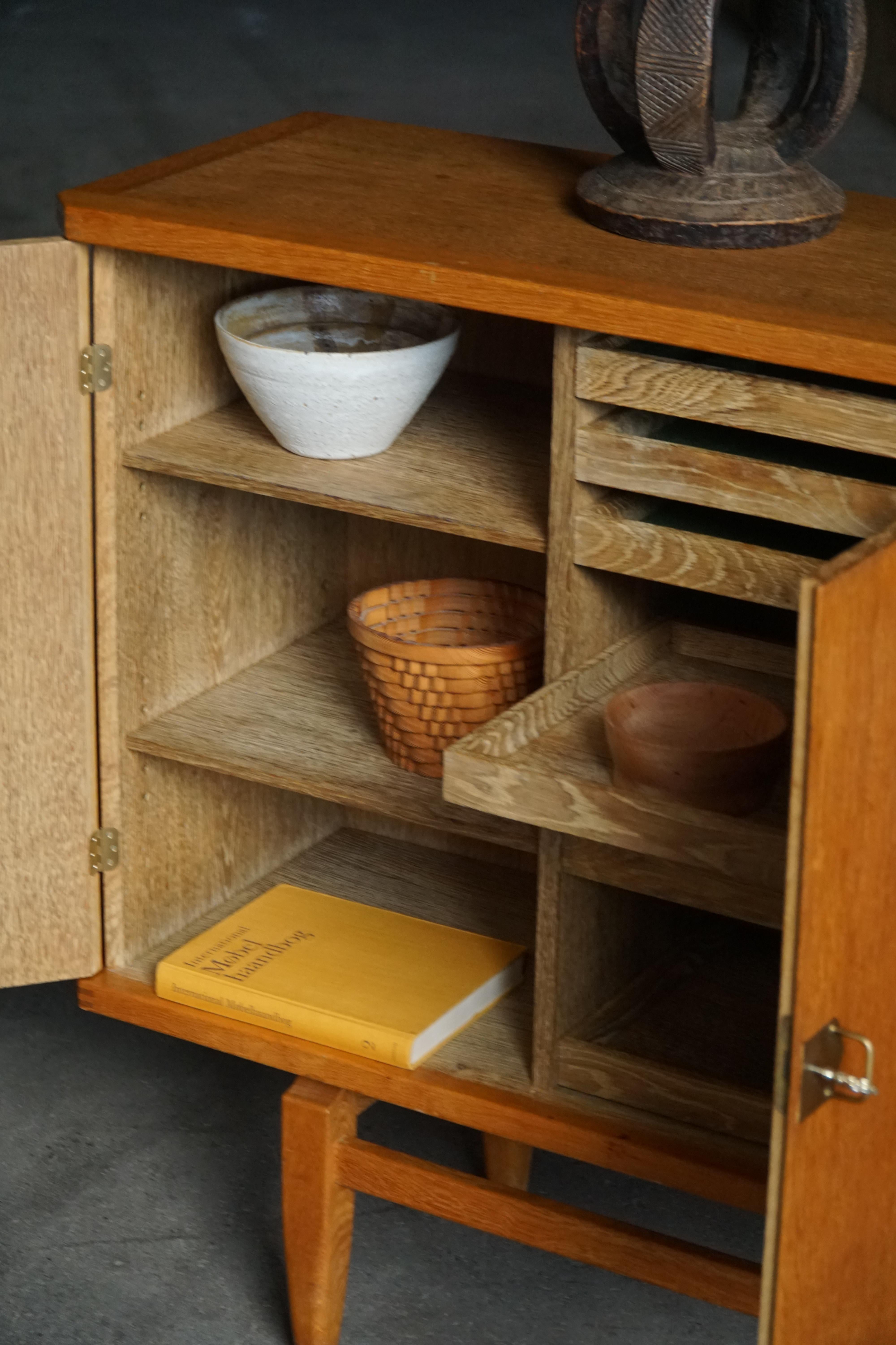 Danois Sideboard in Oak & Brass by Henning Kjærnulf, Danish Mid Century Modern, 1960s en vente