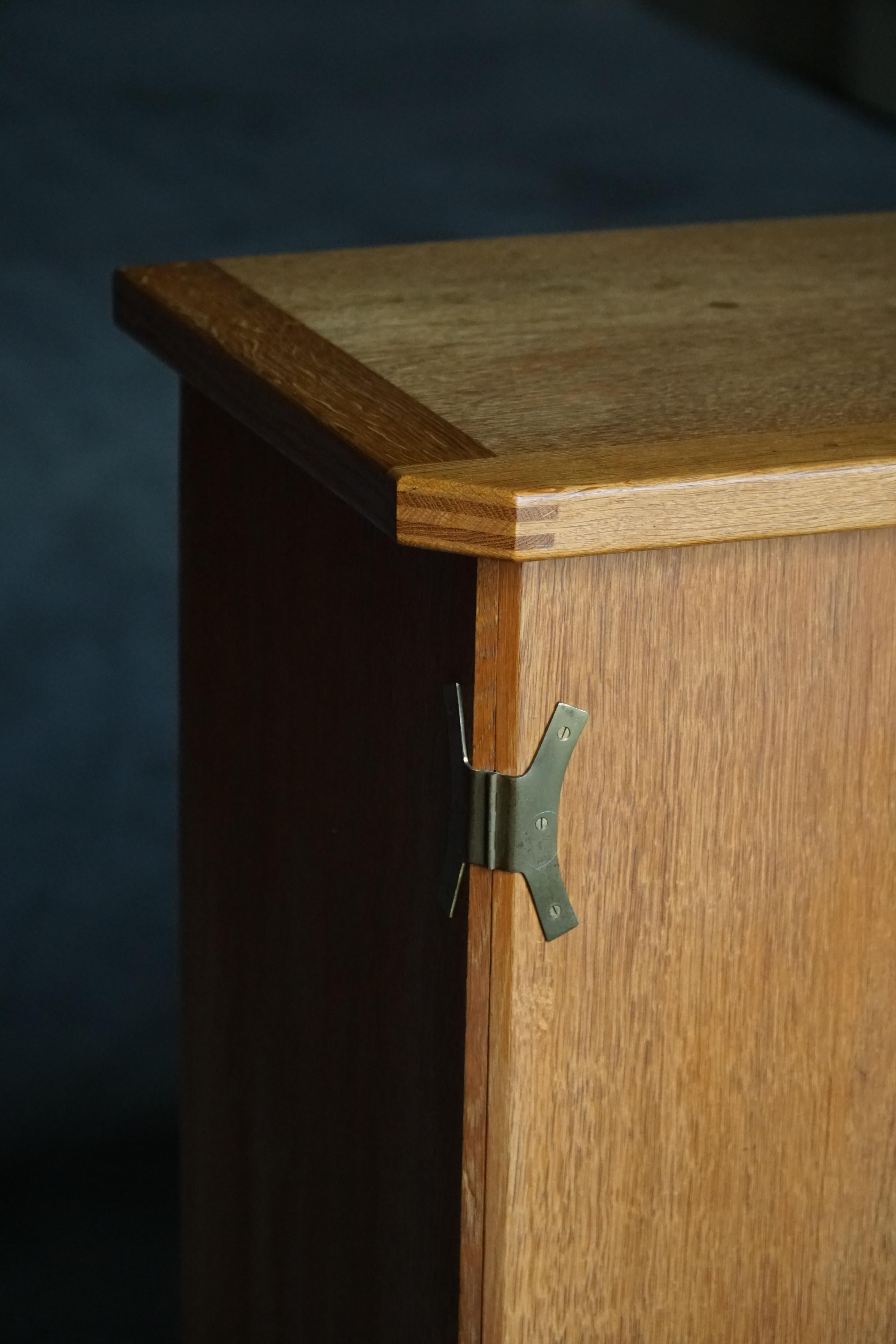 Sideboard in Oak & Brass by Henning Kjærnulf, Danish Mid Century Modern, 1960s Bon état - En vente à Odense, DK