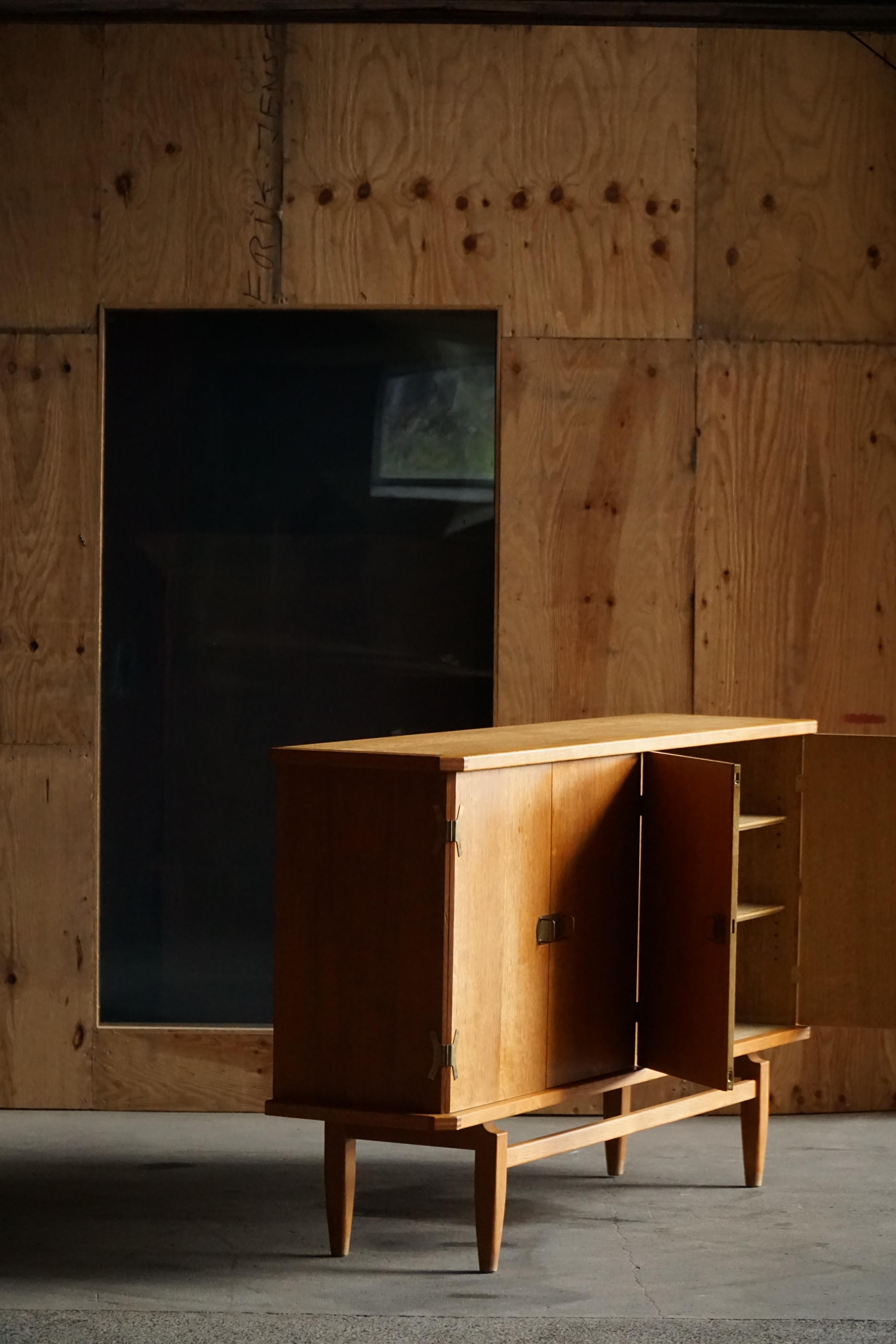 Sideboard in Oak & Brass by Henning Kjærnulf, Danish Mid Century Modern, 1960s en vente 2