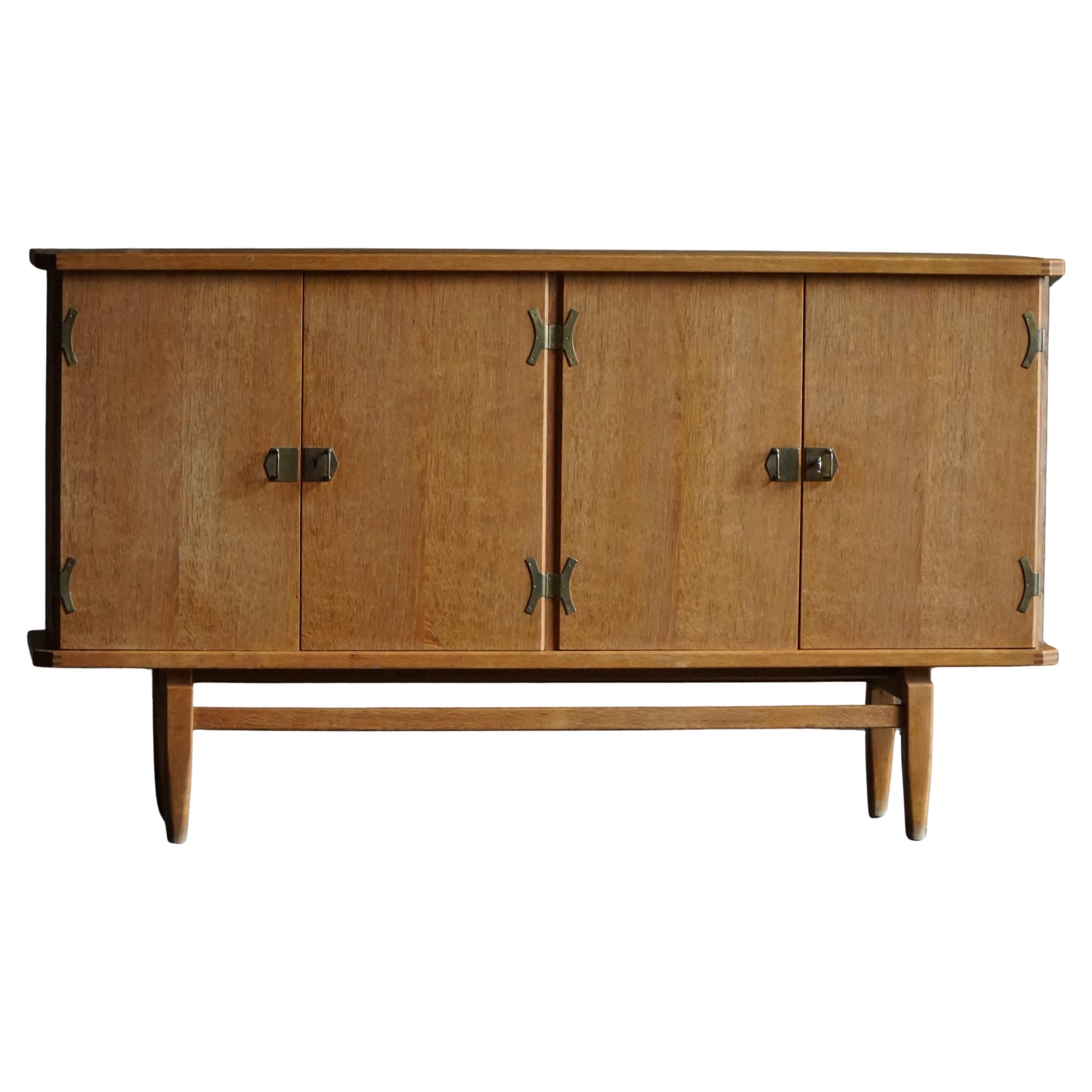 Sideboard in Oak 
Brass by Henning Kjærnulf, Danish Mid Century Modern, 1960s en vente
