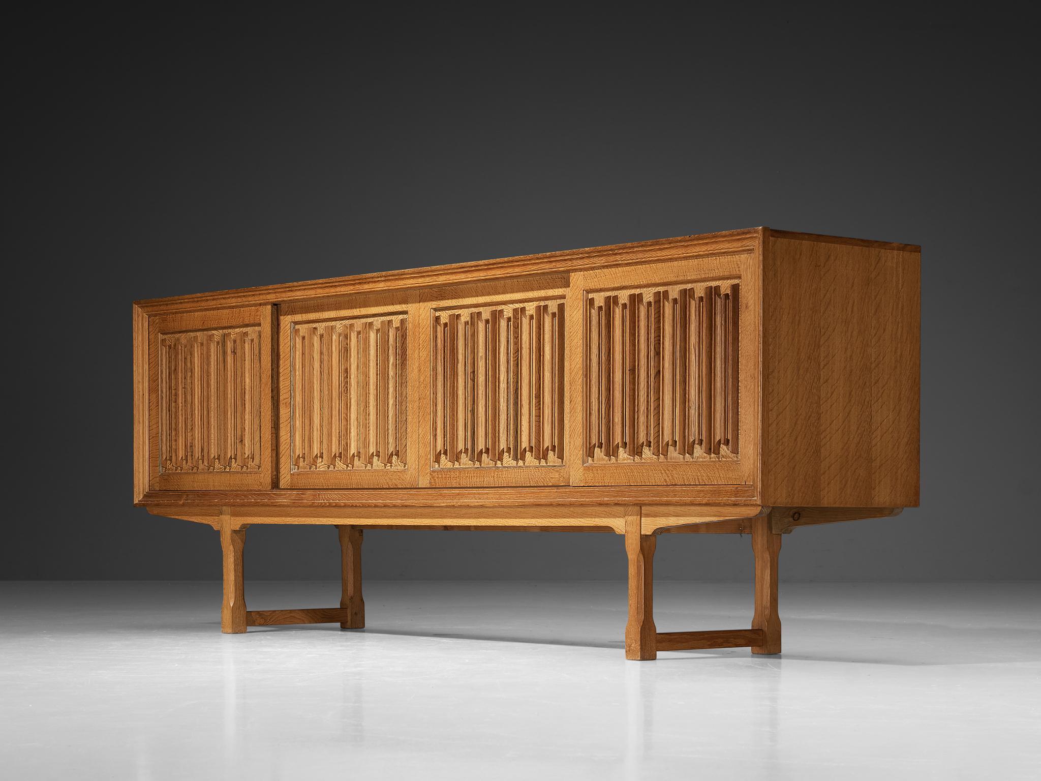 Sideboard aus Eiche von dänischem Schreiner im Zustand „Gut“ in Waalwijk, NL