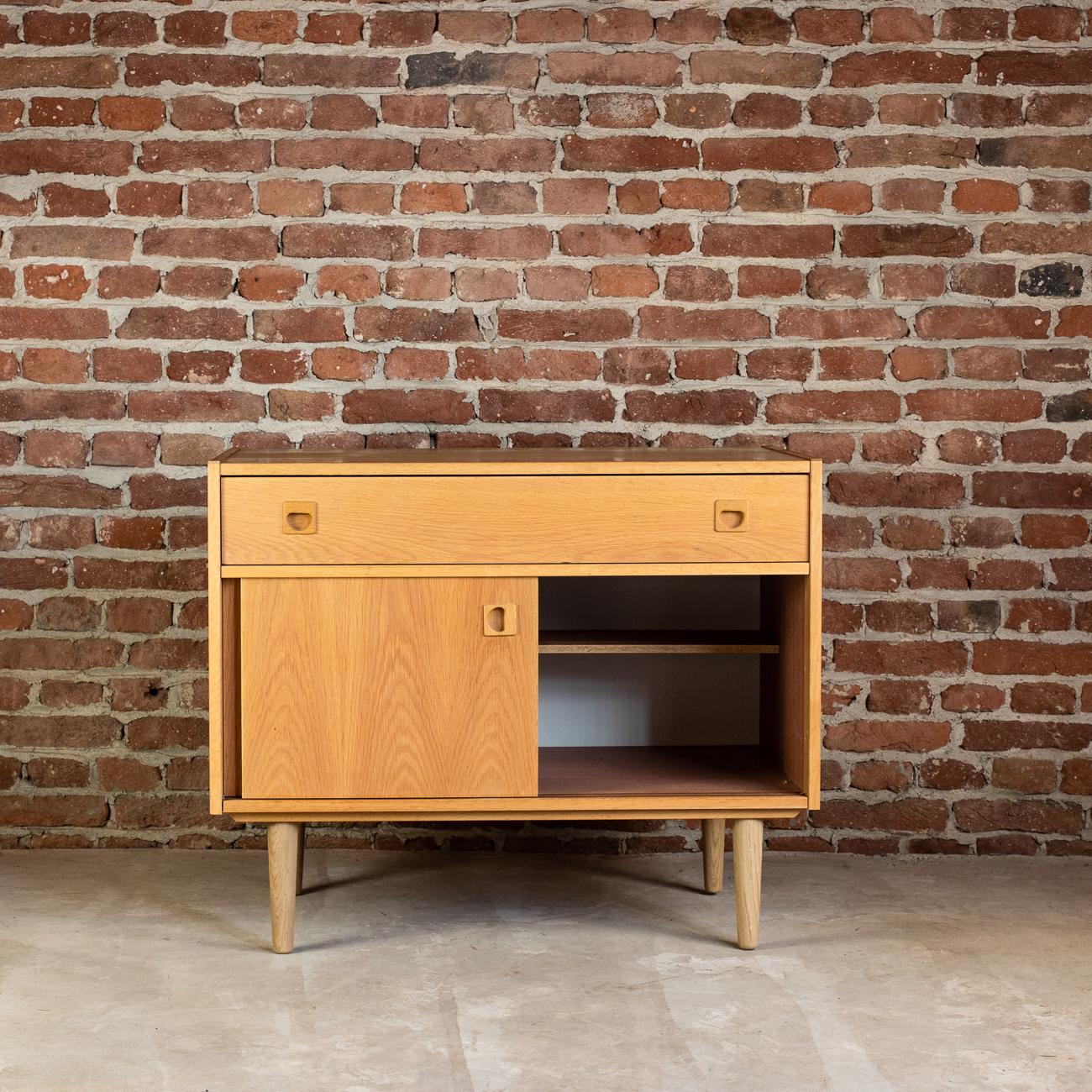 Credenza in Oak, Danimarca, 1960 In condizioni buone in vendita a Torino, IT