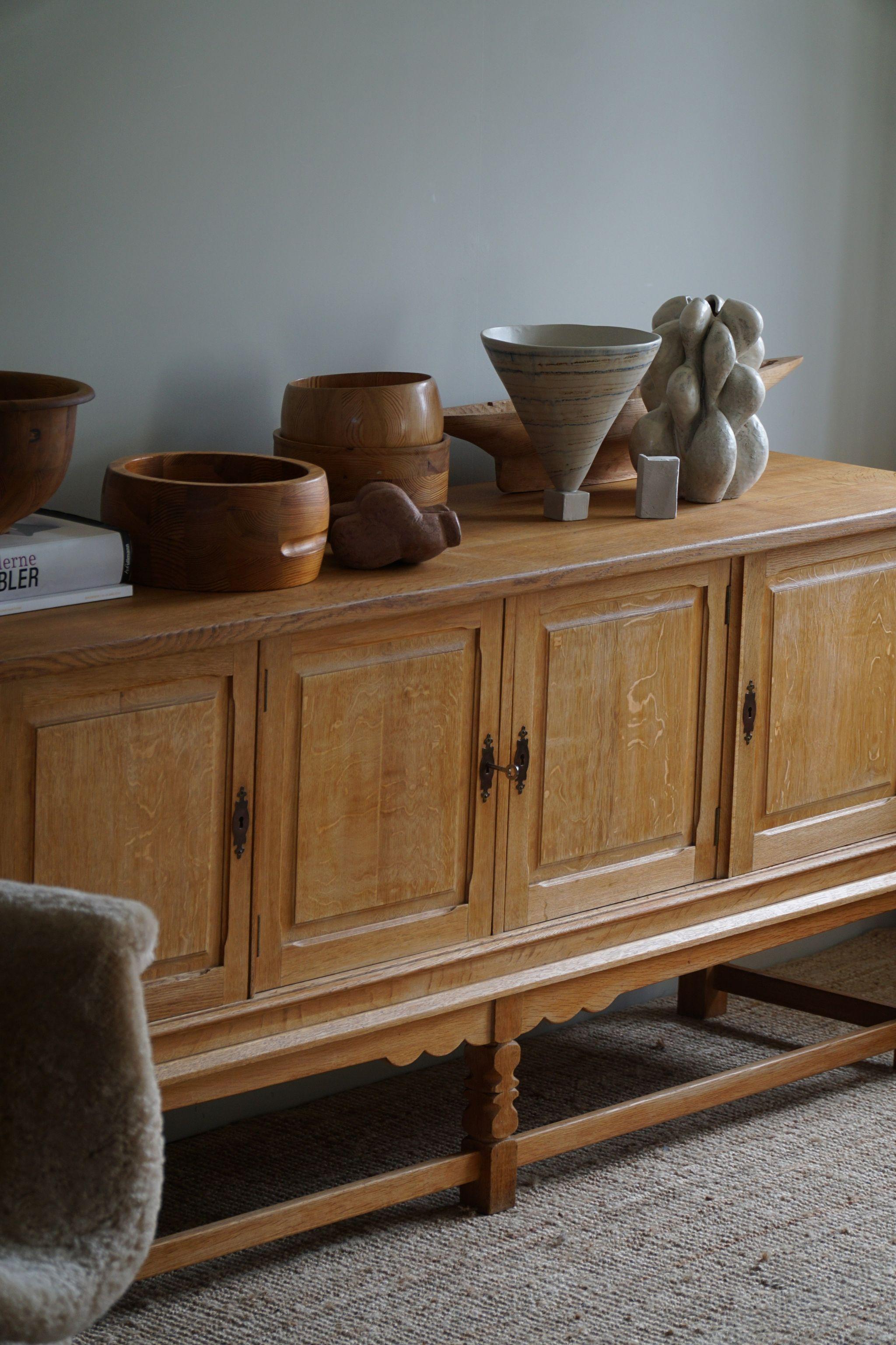 Sideboard in Oak, Made by a Danish Cabinetmaker, Mid Century Modern, 1960s In Good Condition For Sale In Odense, DK