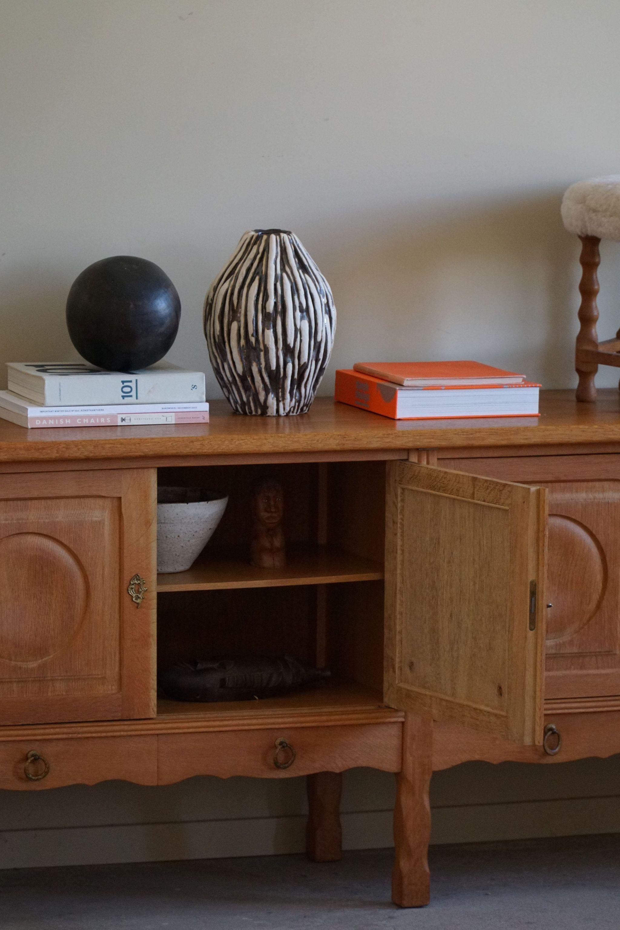 Sideboard in Oak, Mid Century, Made by a Danish Cabinetmaker, Brutalist, 1960s In Good Condition For Sale In Odense, DK