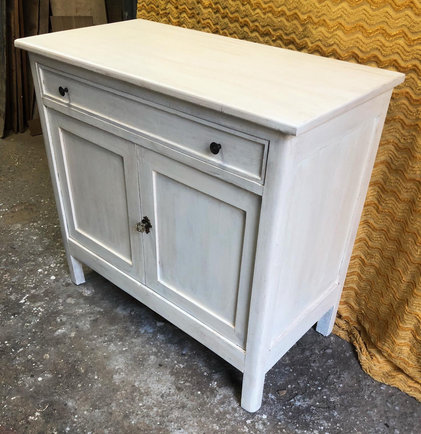 Sideboard in Patinated White Tuscan Fir with Drawer 1