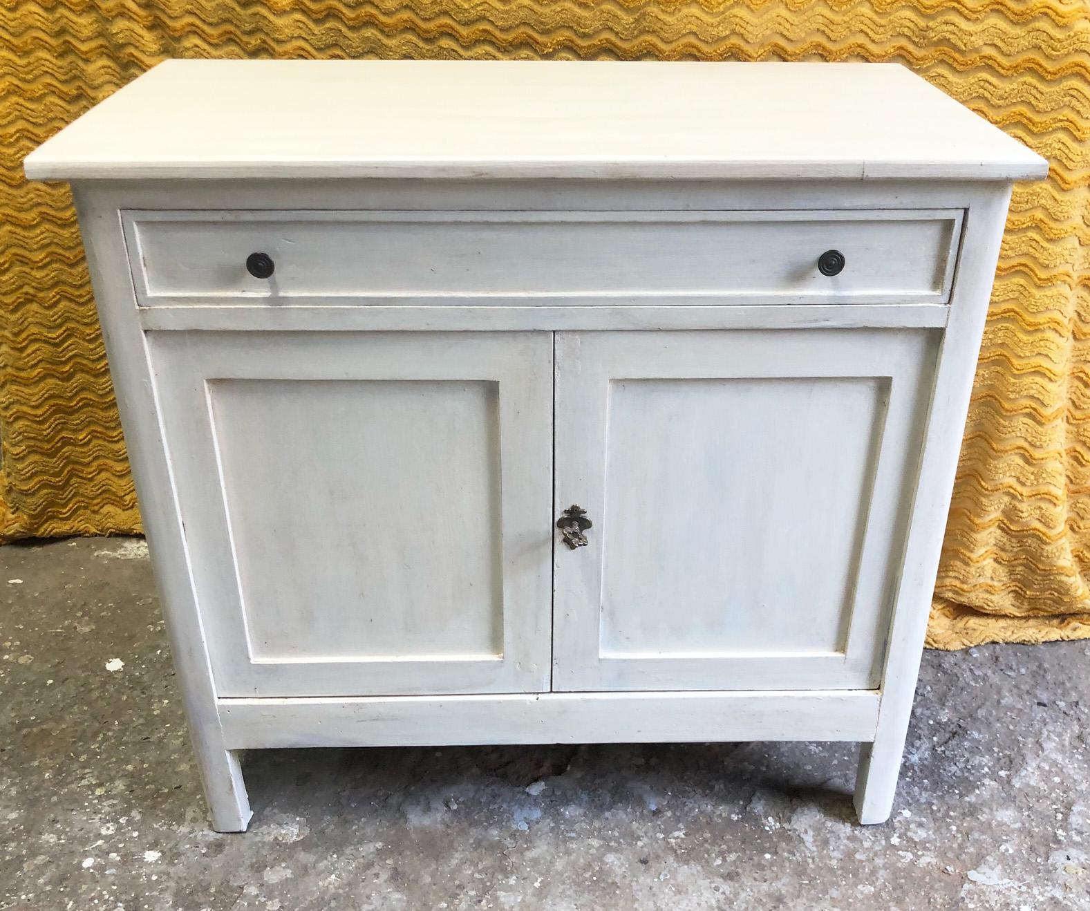 Sideboard in Patinated White Tuscan Fir with Drawer 2