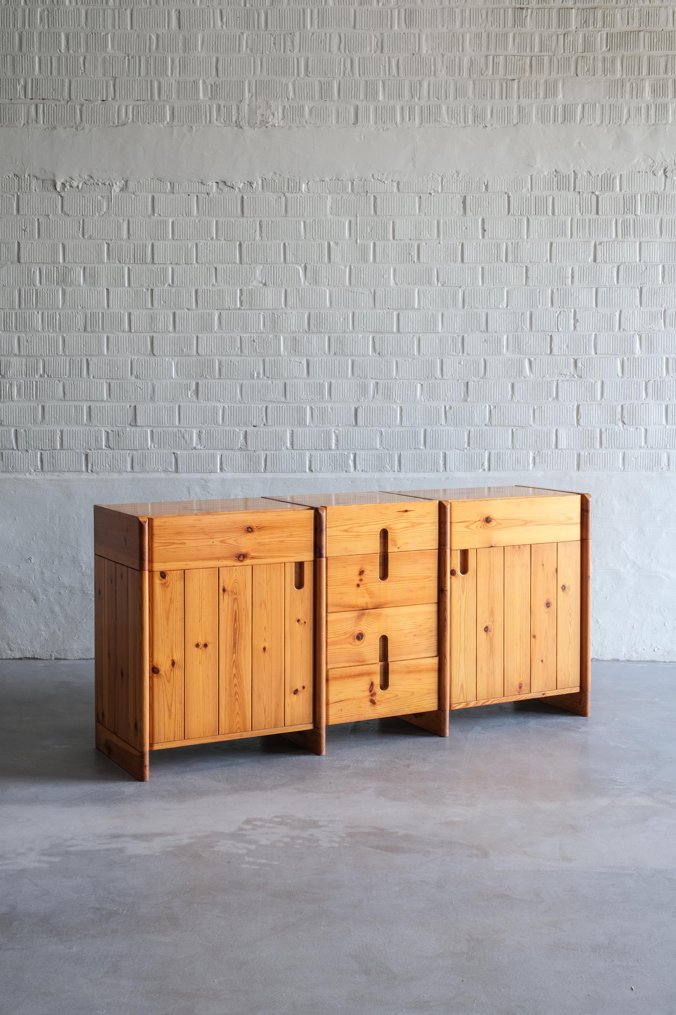 This pinewood sideboard has beautiful patine. Silvio C. made this piece with beautiful details like the way to open the drawers. 

Overall in good vintage condition. 