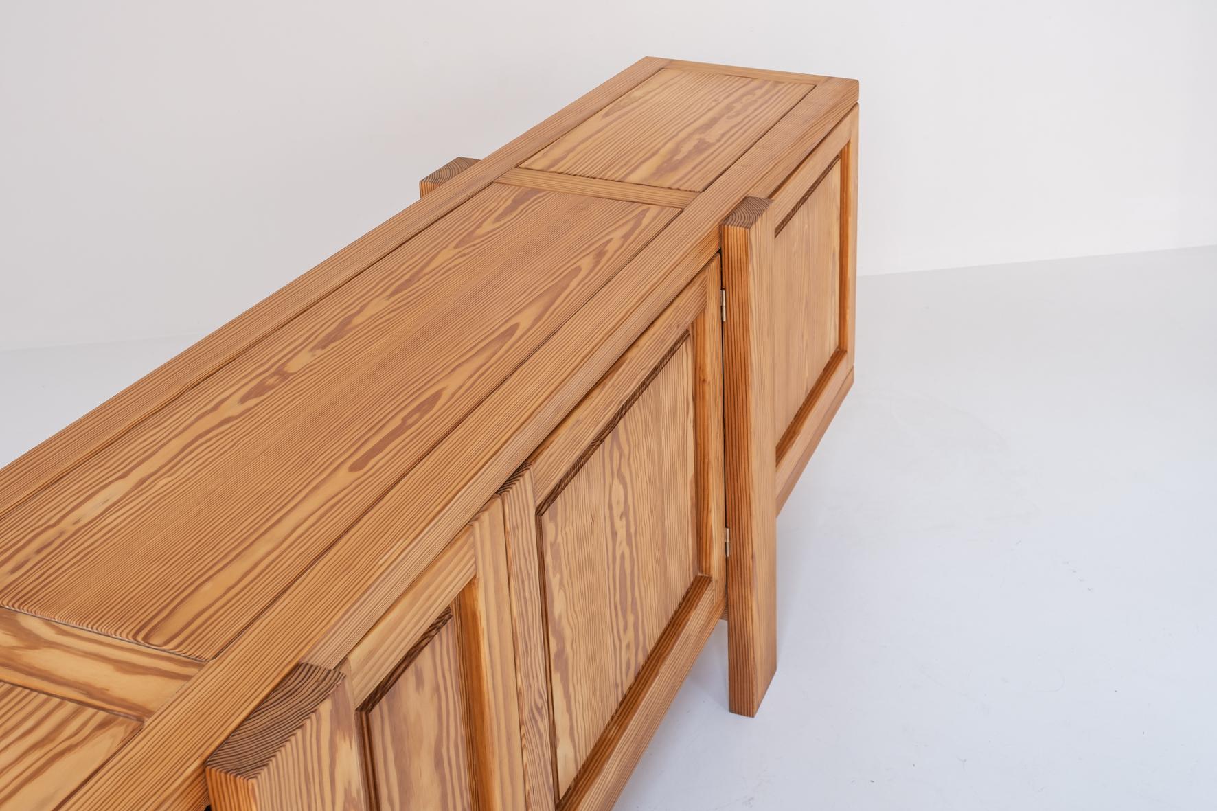 Sideboard in pine in the manner of the R16 by Pierre Chapo, France 1960s For Sale 10