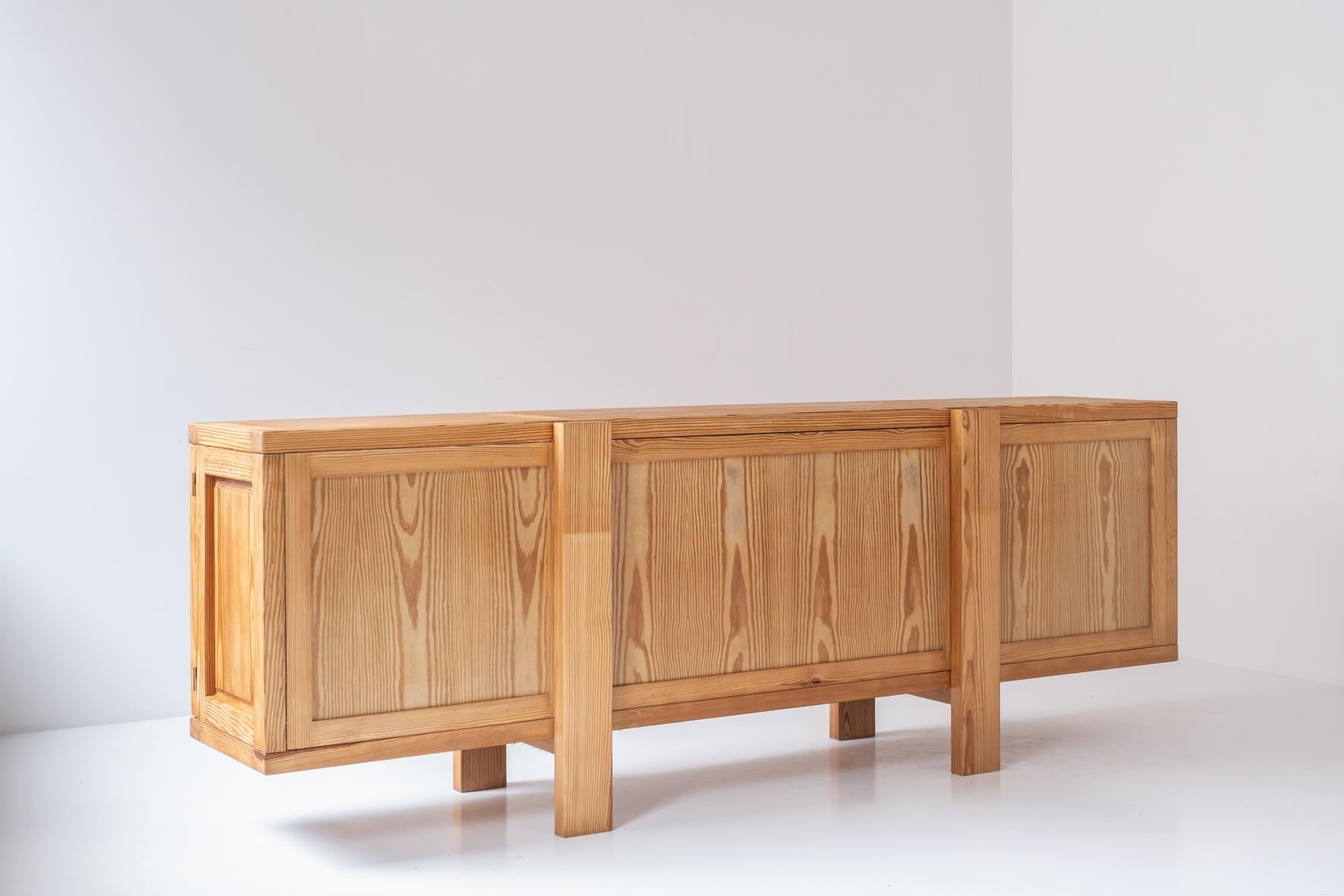Sideboard in pine in the manner of the R16 by Pierre Chapo, France 1960s For Sale 2
