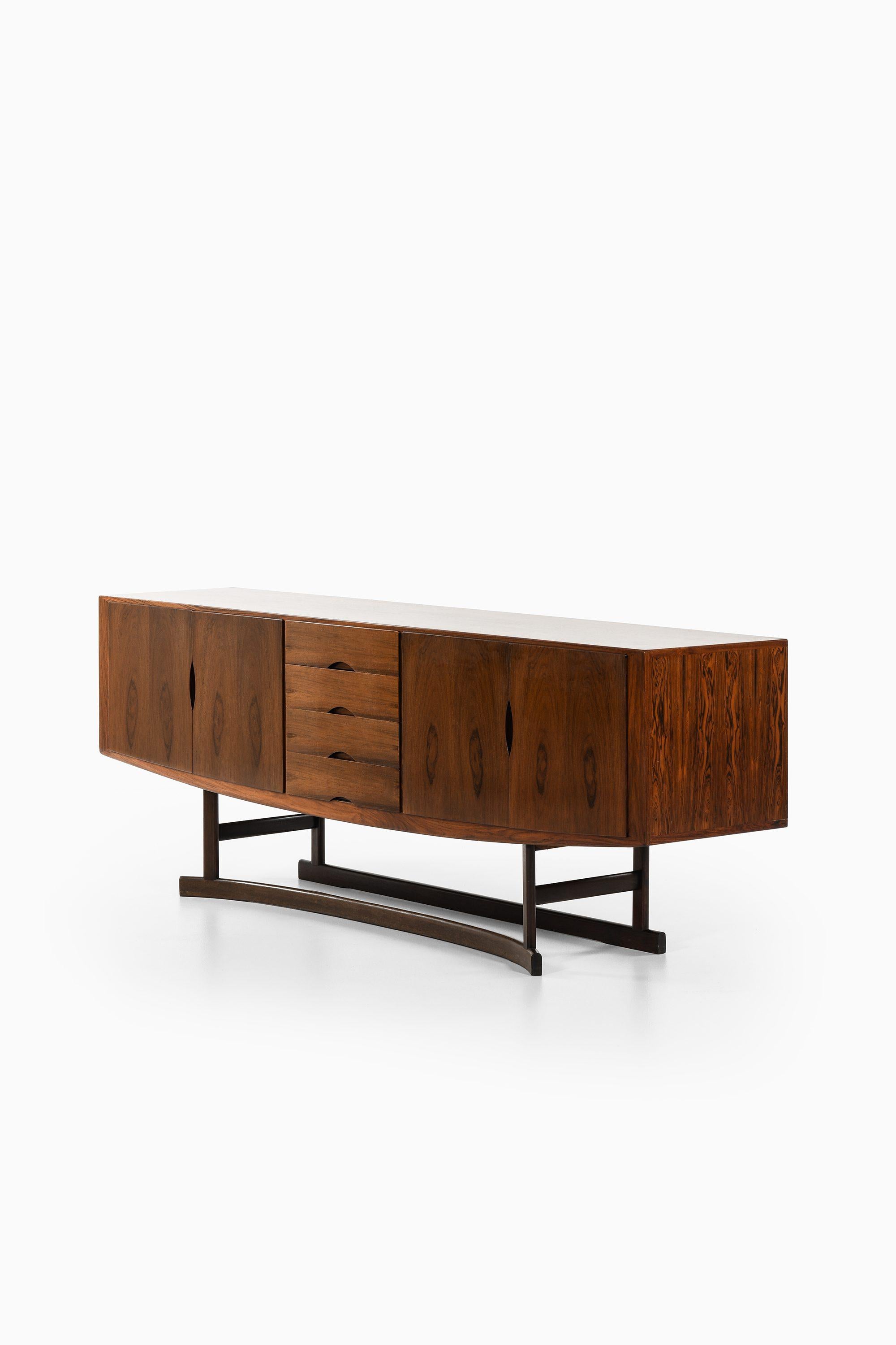 Mid-Century Modern Buffet en bois de rose de Johannes Andersen, 1968 en vente