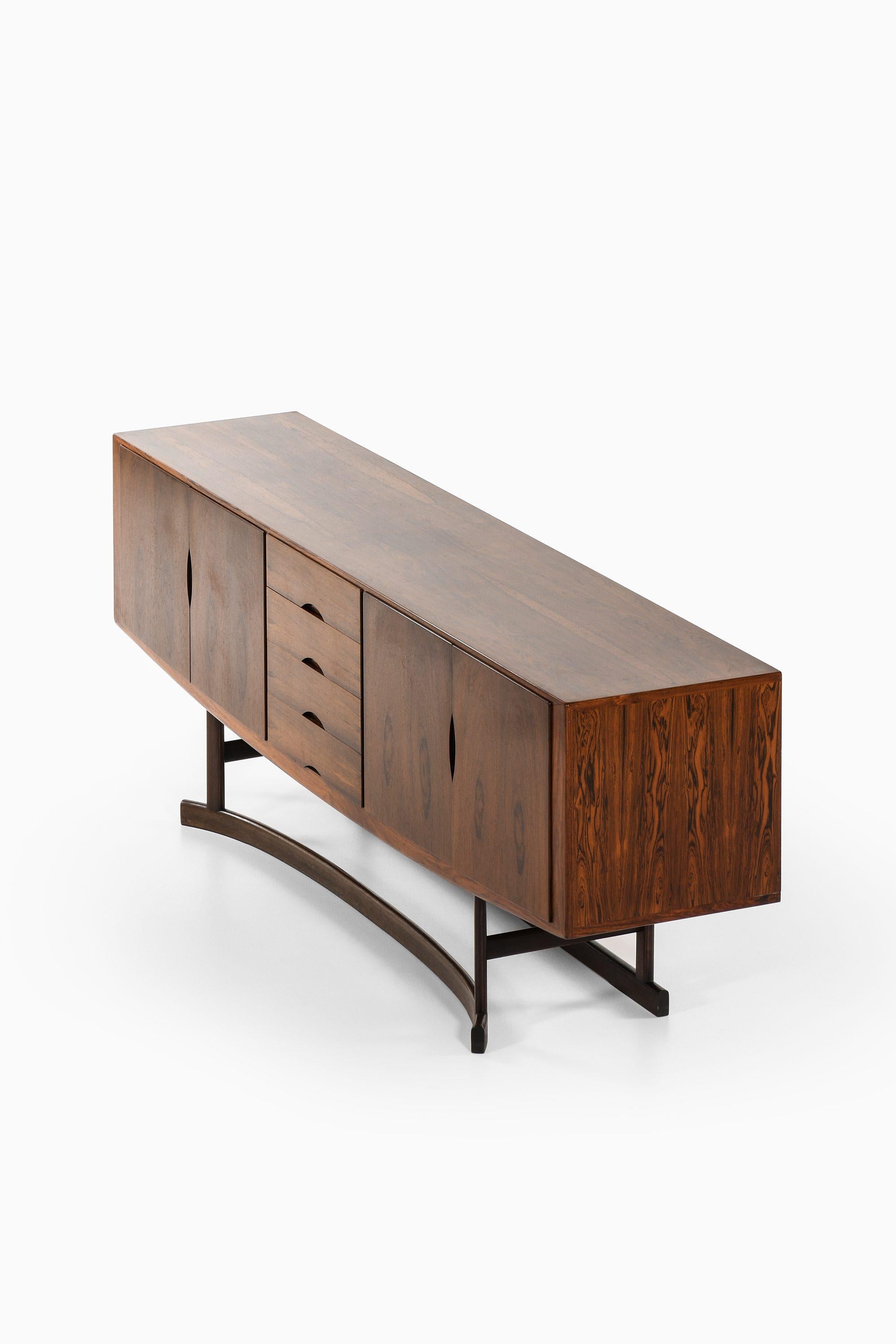 Danois Buffet en bois de rose de Johannes Andersen, 1968 en vente