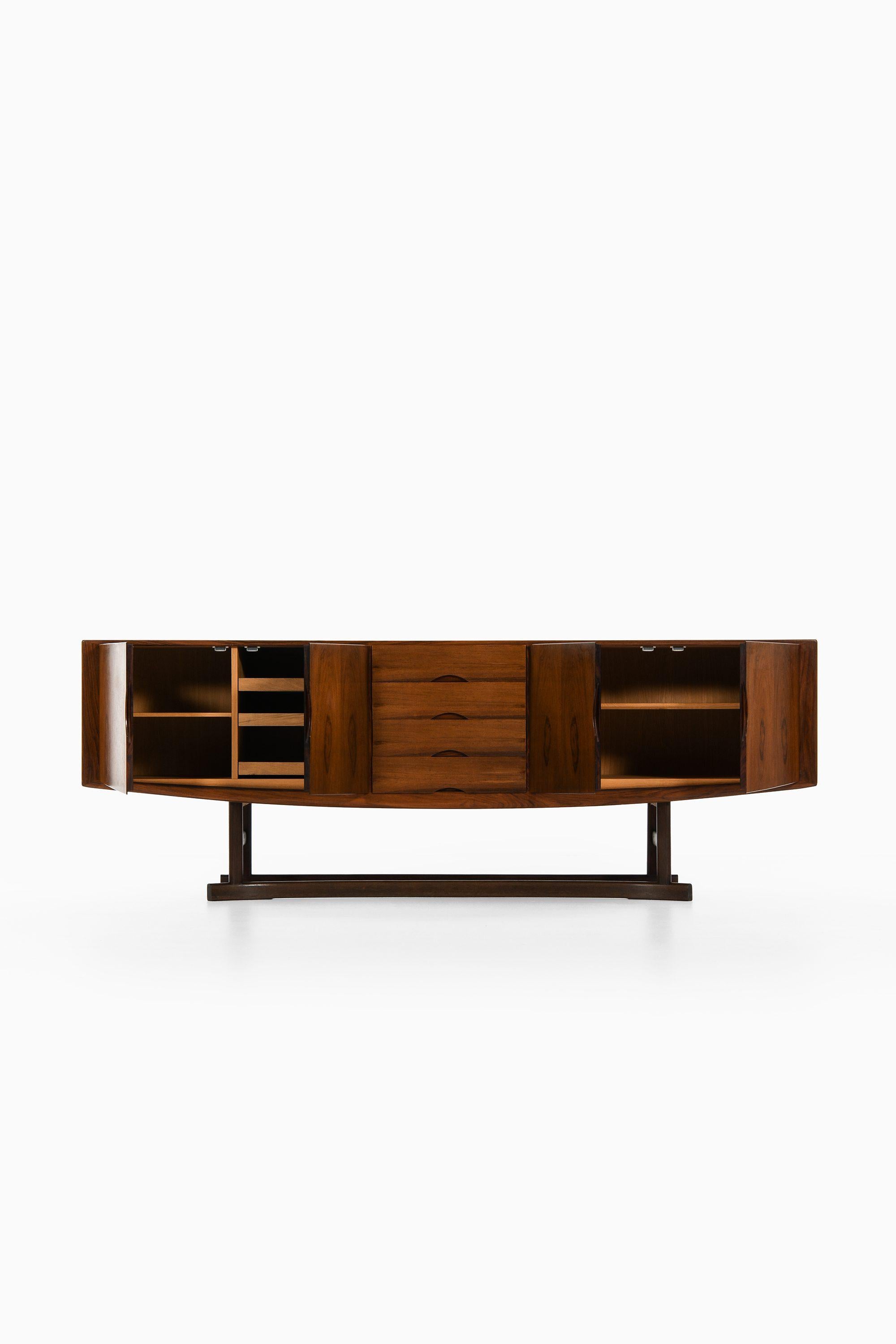 Buffet en bois de rose de Johannes Andersen, 1968 Bon état - En vente à Limhamn, Skåne län