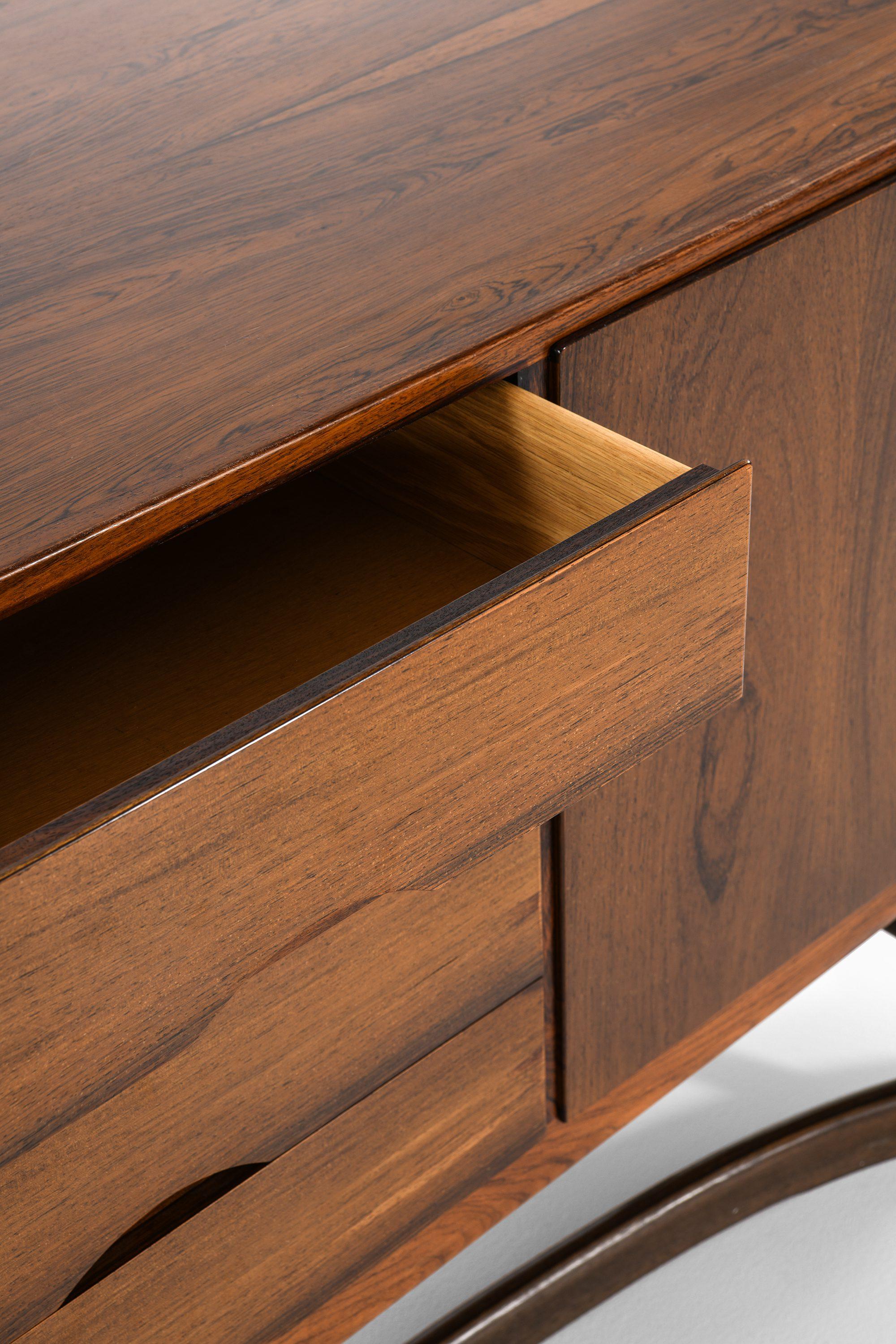 20ième siècle Buffet en bois de rose de Johannes Andersen, 1968 en vente