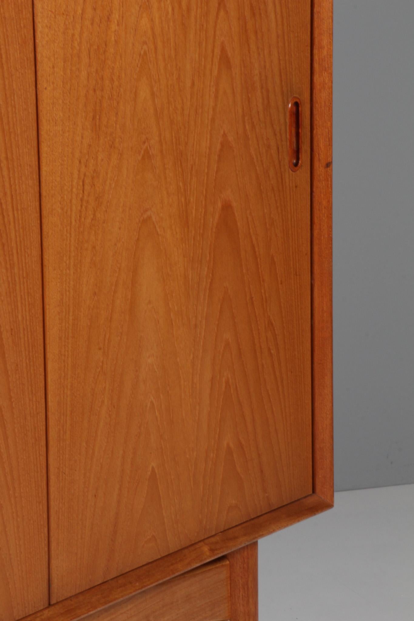 Sideboard in Rosewood Designed by Omann Junior from the 1960s, model 5 In Good Condition For Sale In Esbjerg, DK